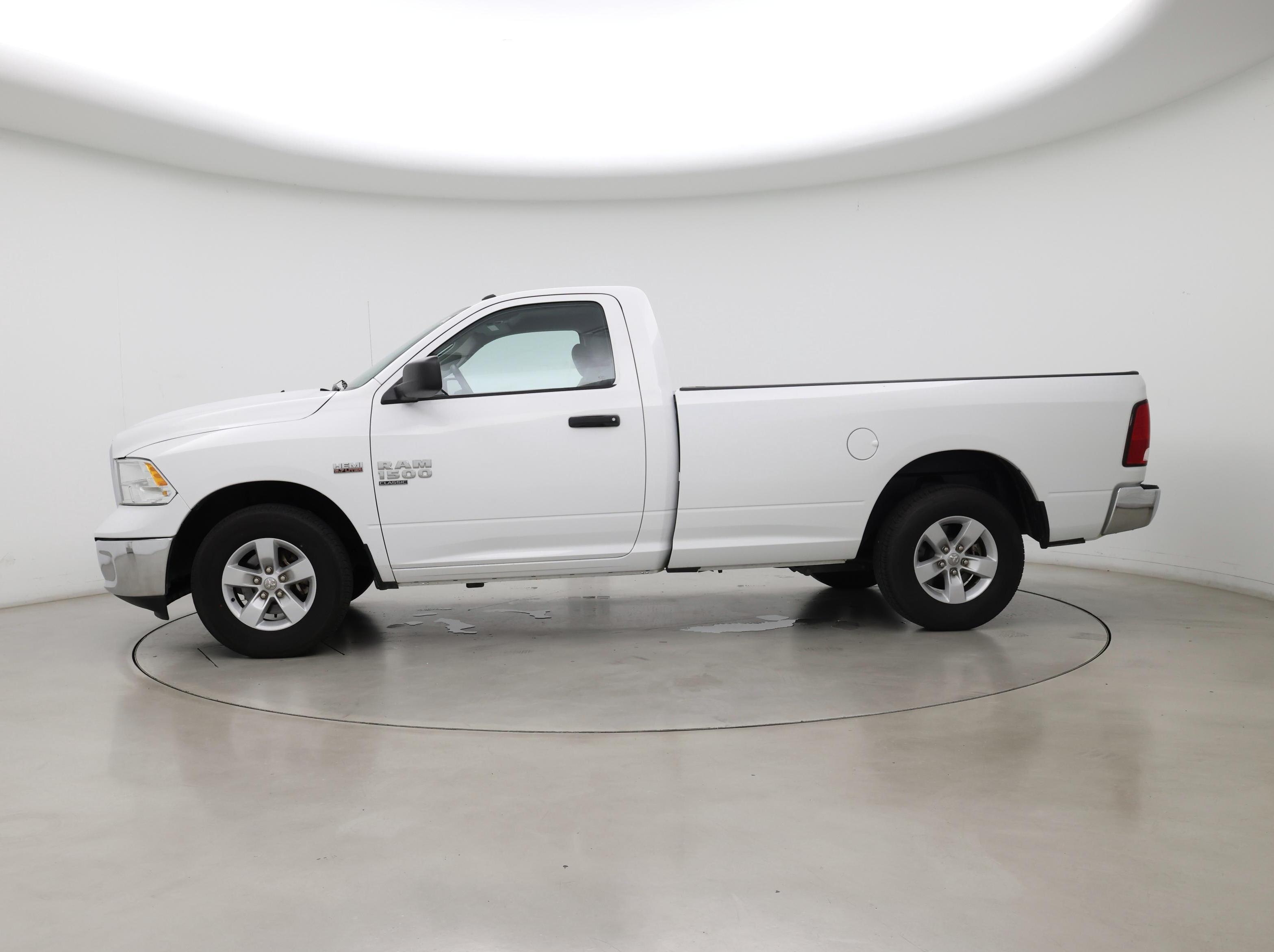 Thumbnail: 2020 RAM 1500 Classic - 3