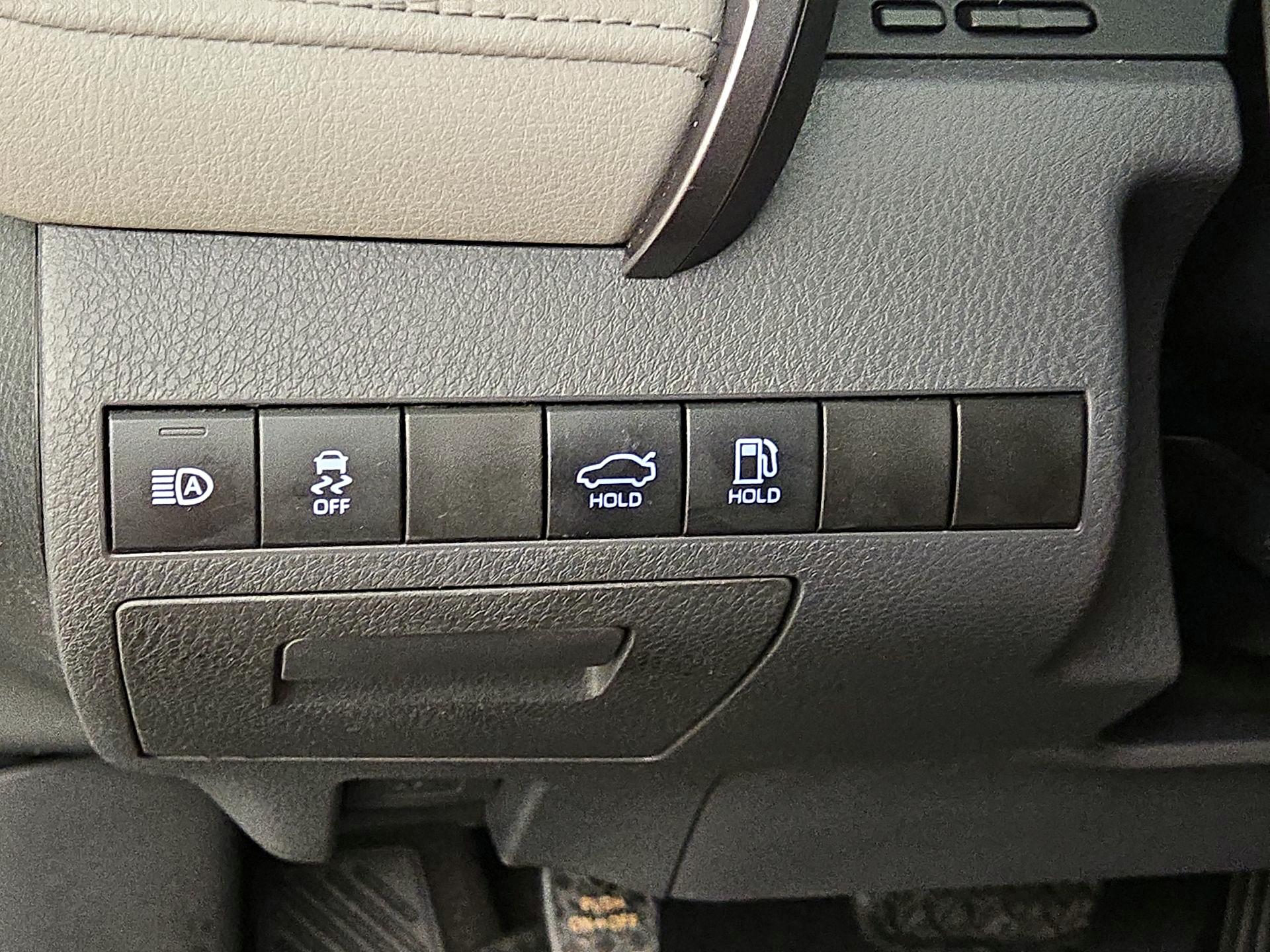Thumbnail: 2019 Toyota Camry - 13