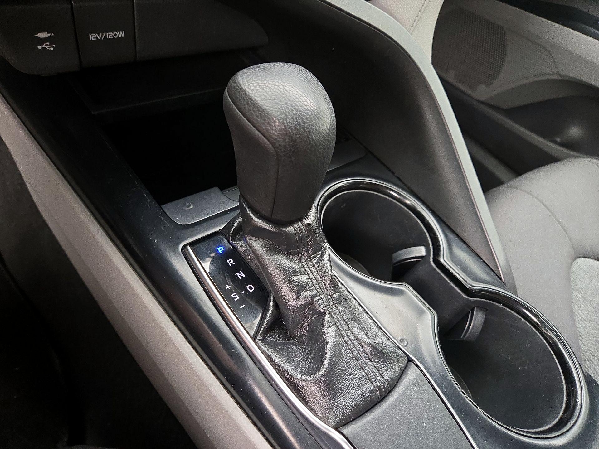 Thumbnail: 2019 Toyota Camry - 17