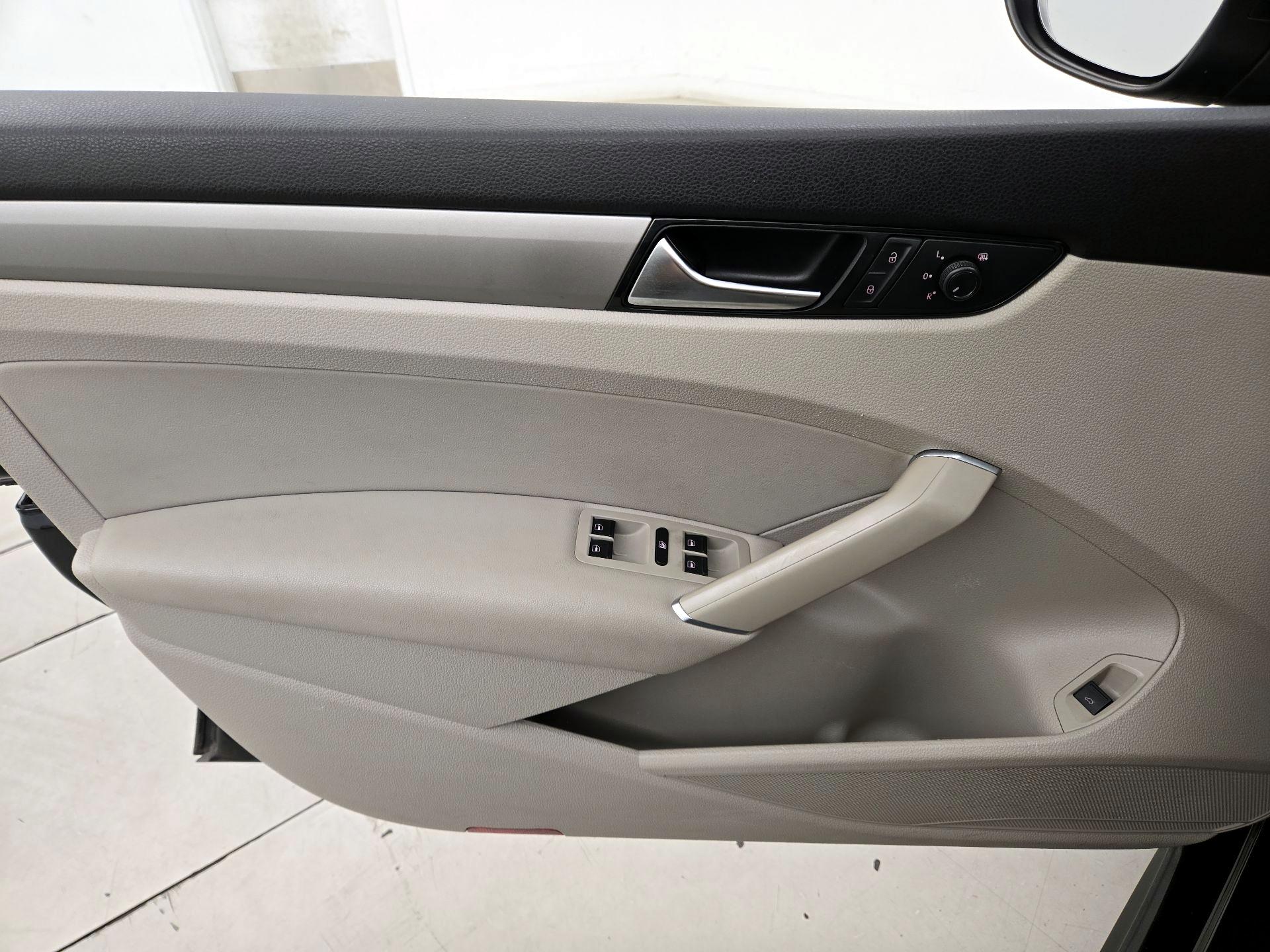 Thumbnail: 2020 Volkswagen Passat - 12