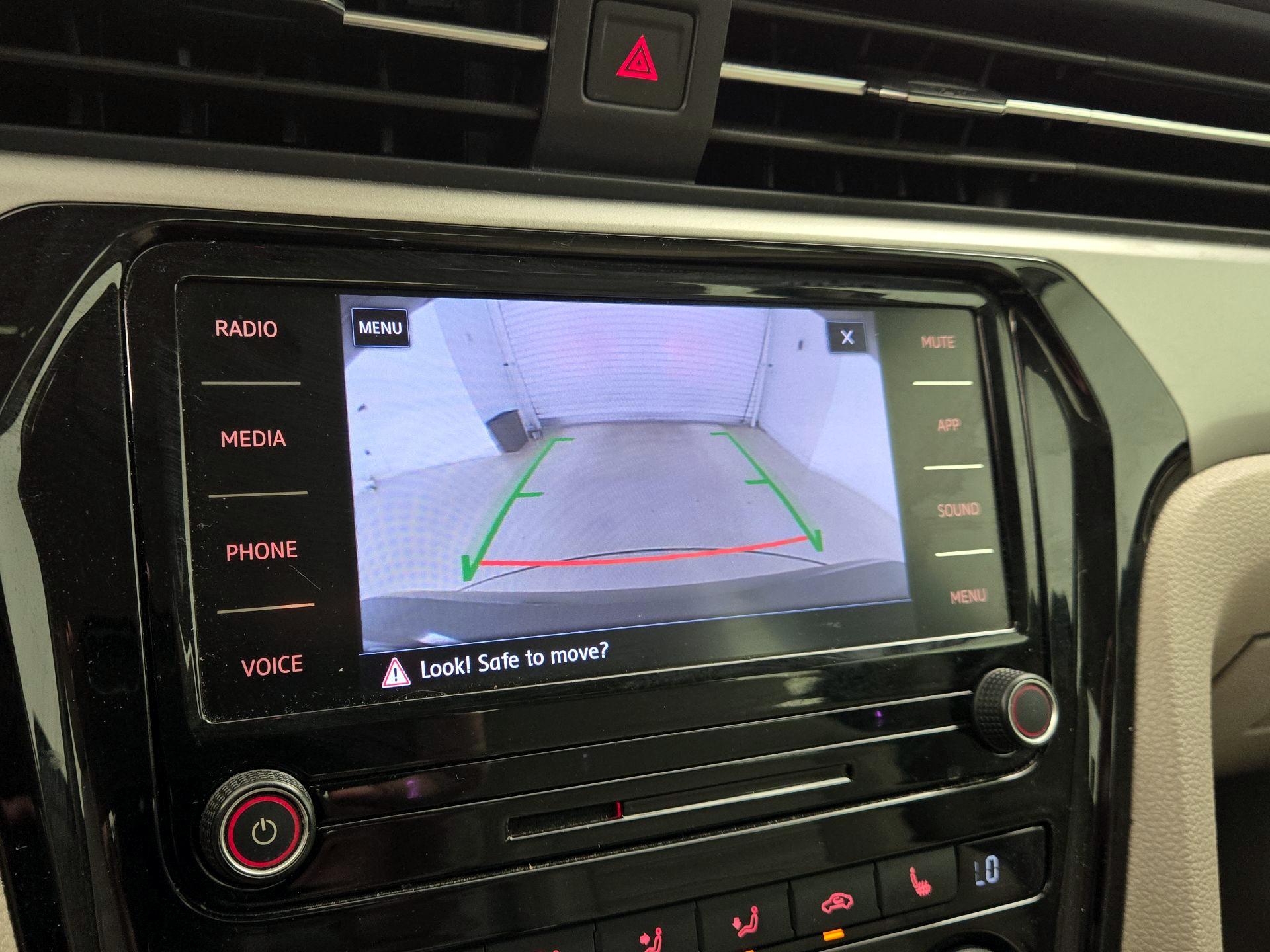 Thumbnail: 2020 Volkswagen Passat - 14