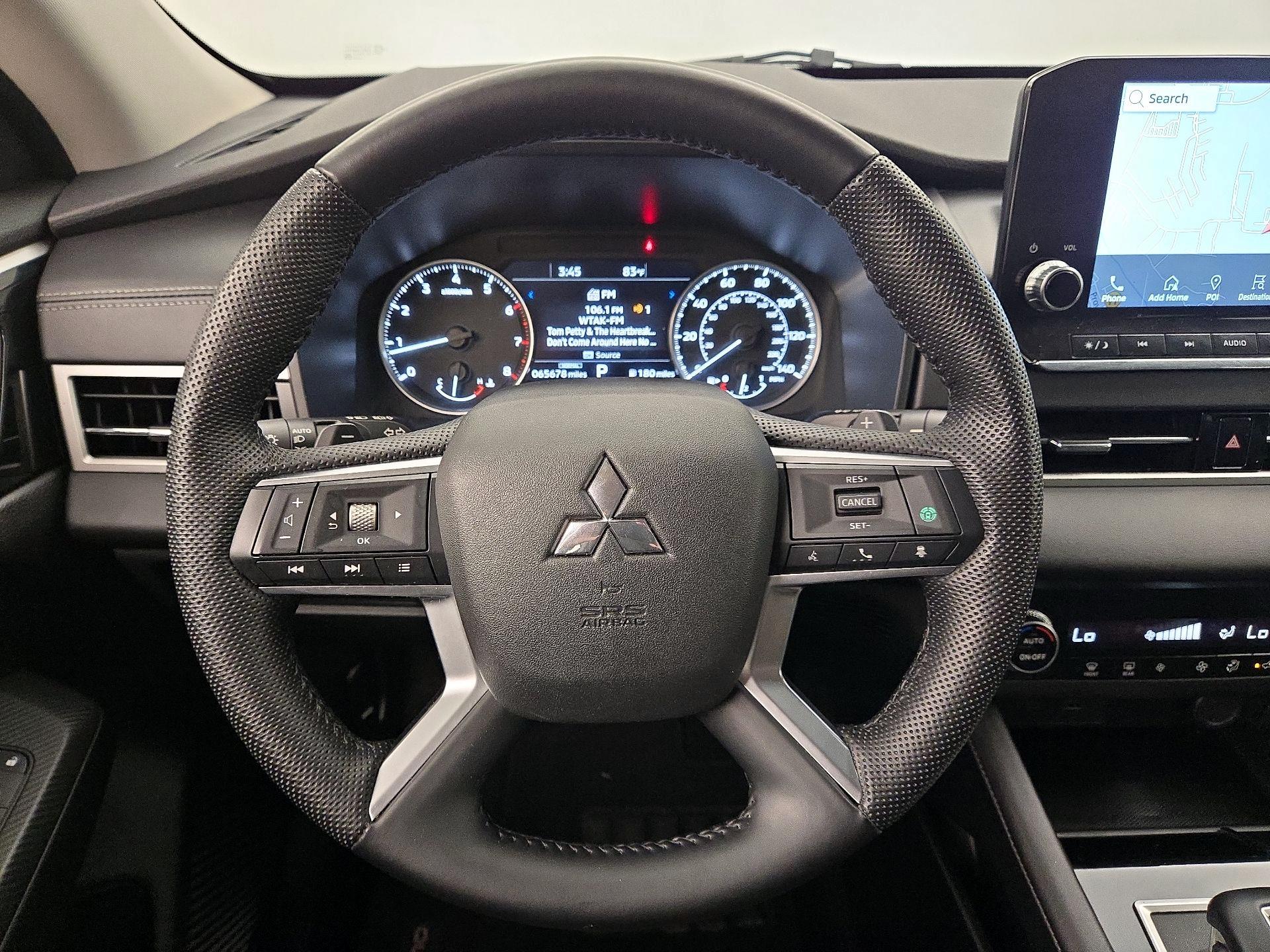 Thumbnail: 2023 Mitsubishi Outlander - 10
