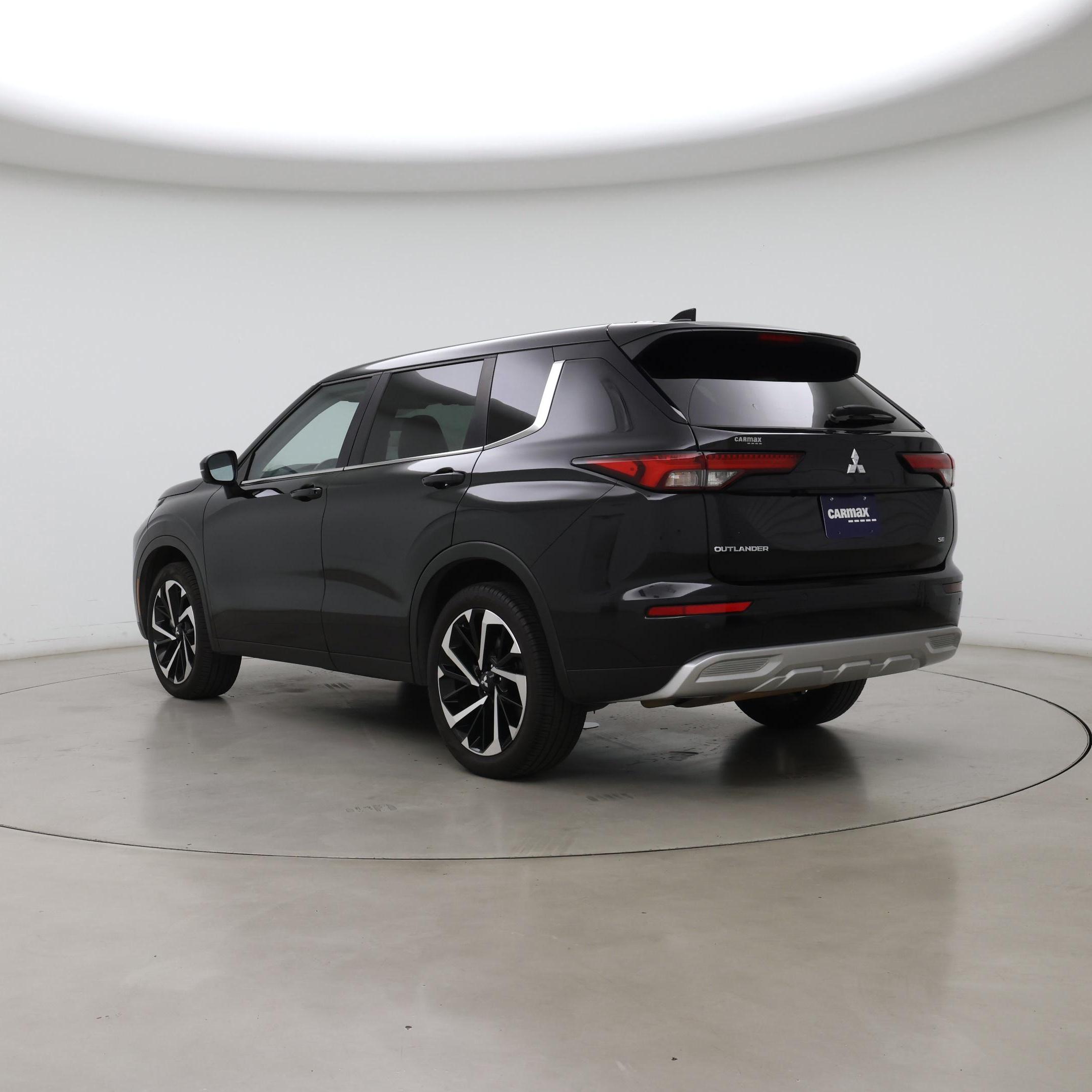 Thumbnail: 2023 Mitsubishi Outlander - 2