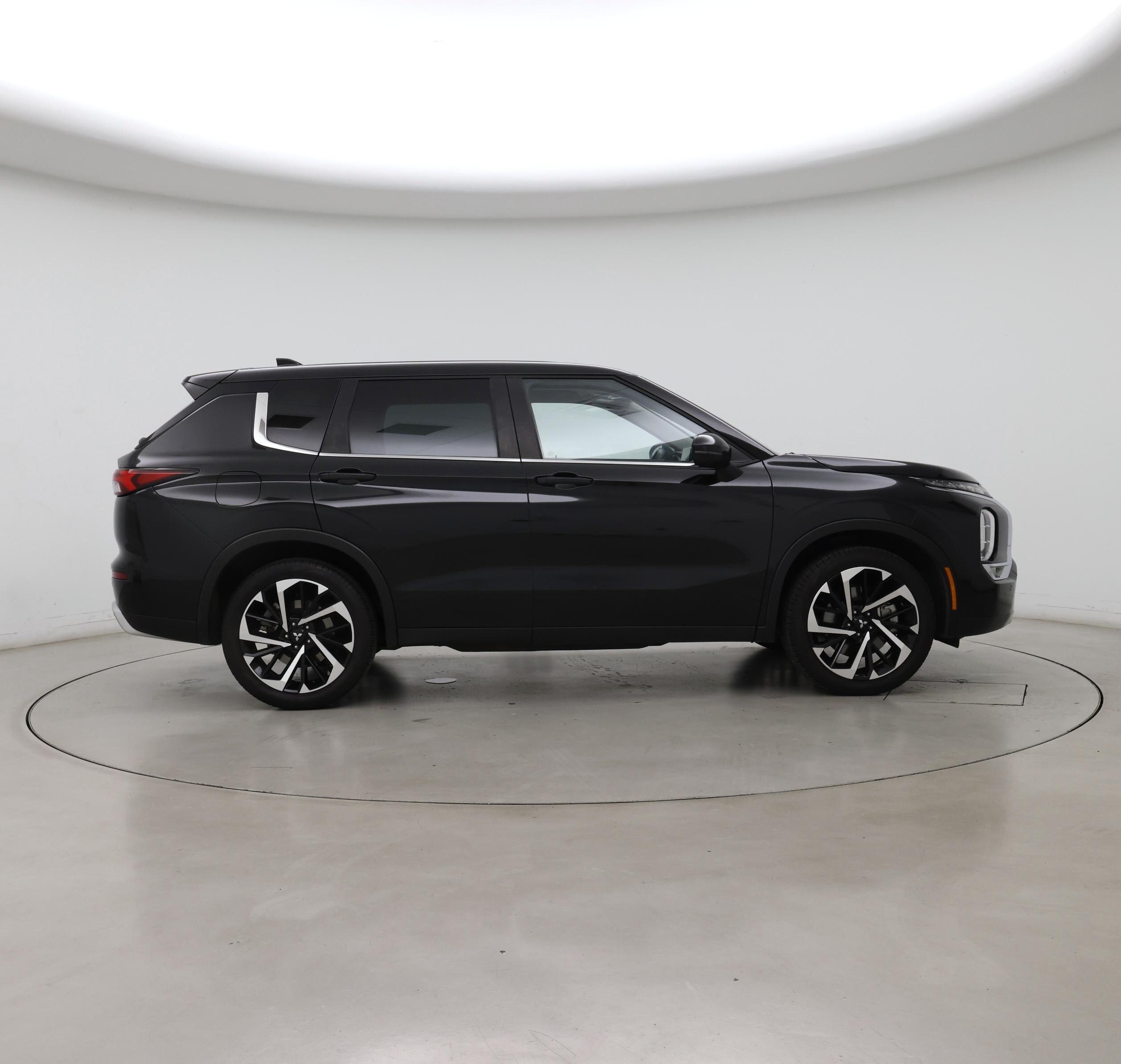 Thumbnail: 2023 Mitsubishi Outlander - 7
