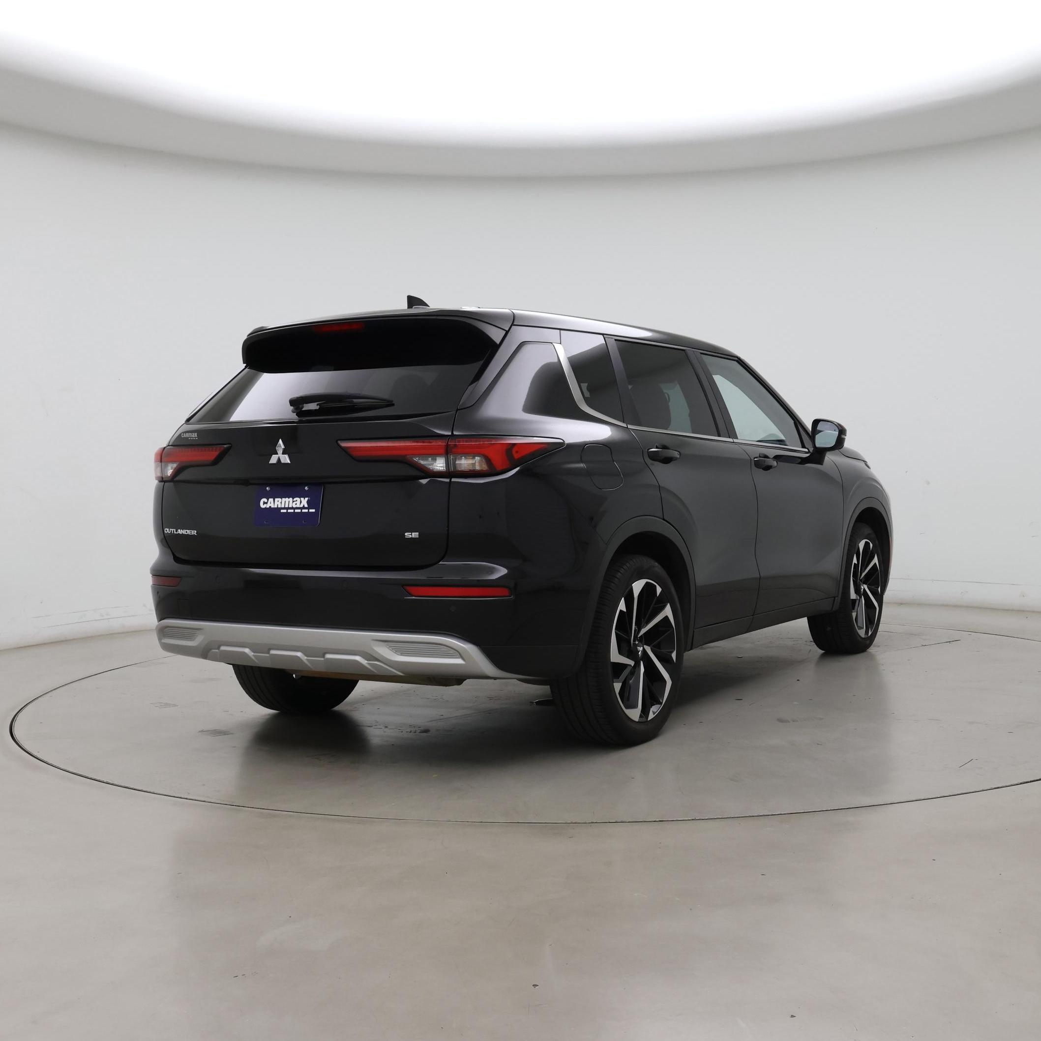 Thumbnail: 2023 Mitsubishi Outlander - 8