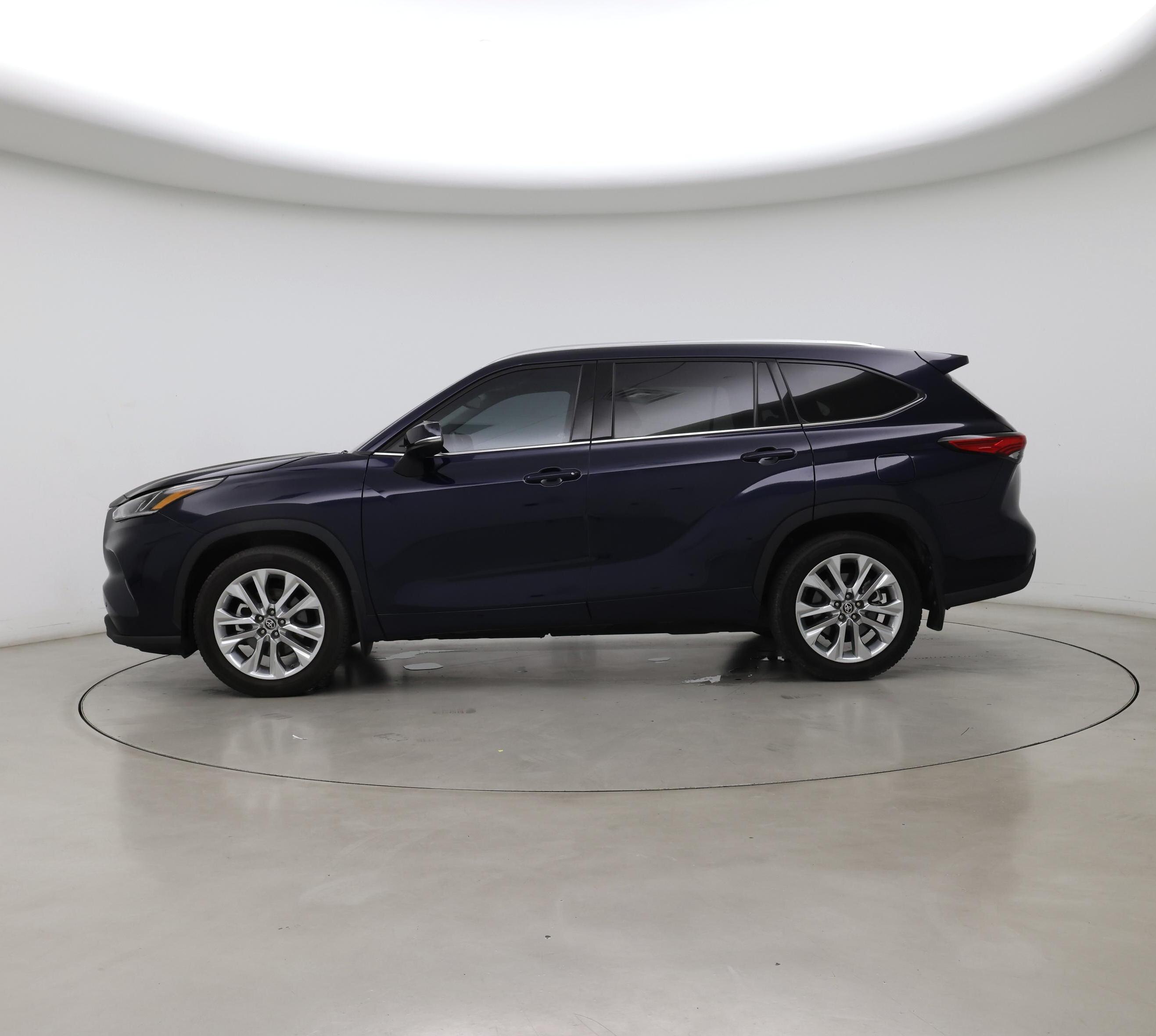 Thumbnail: 2022 Toyota Highlander - 3