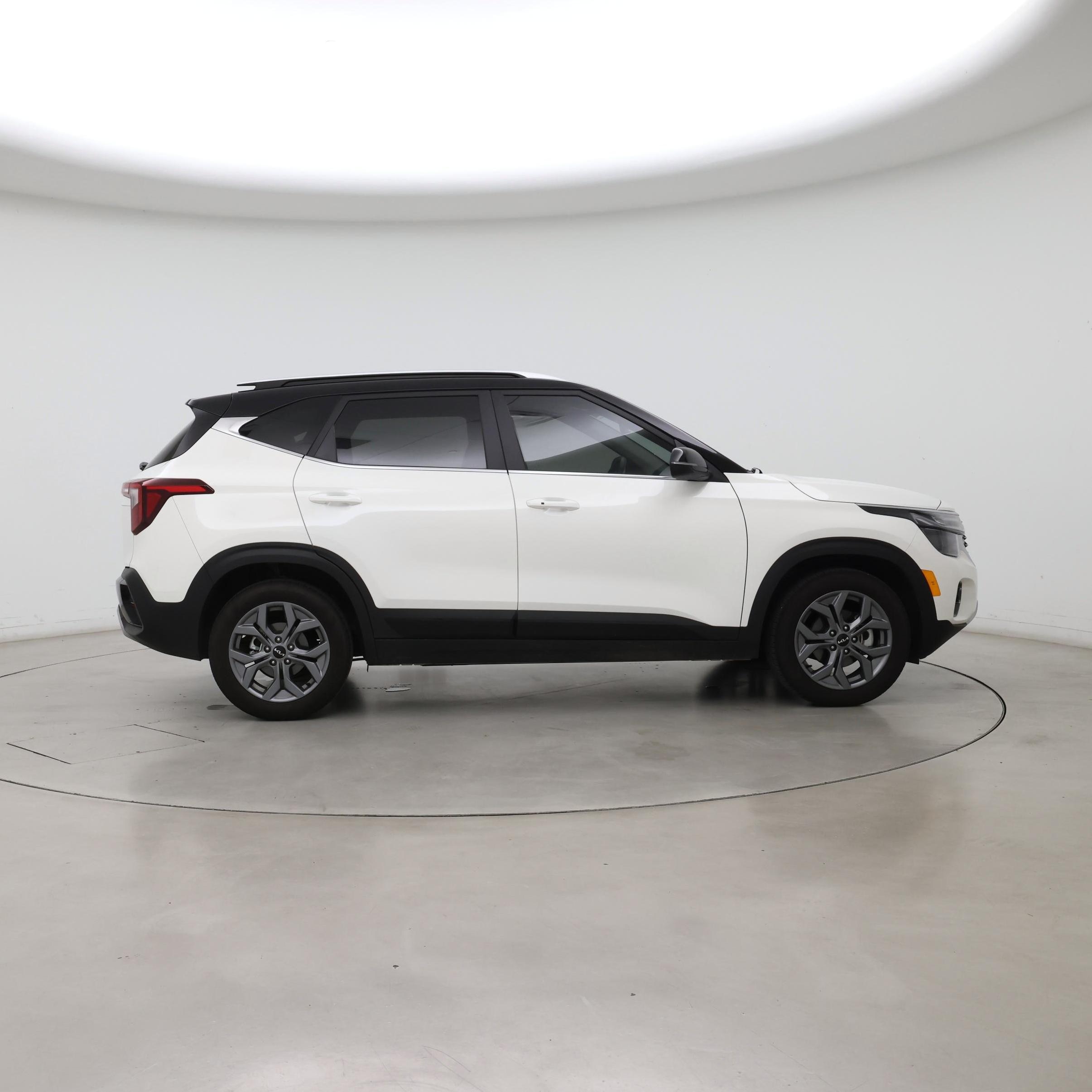 Thumbnail: 2024 Kia Seltos - 7