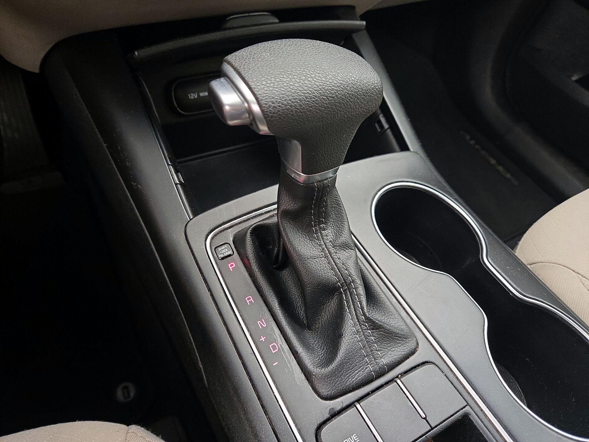 Thumbnail: 2019 Kia Sorento - 17