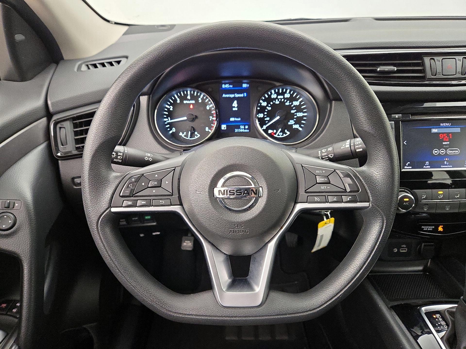 Thumbnail: 2020 Nissan Rogue Sport - 10