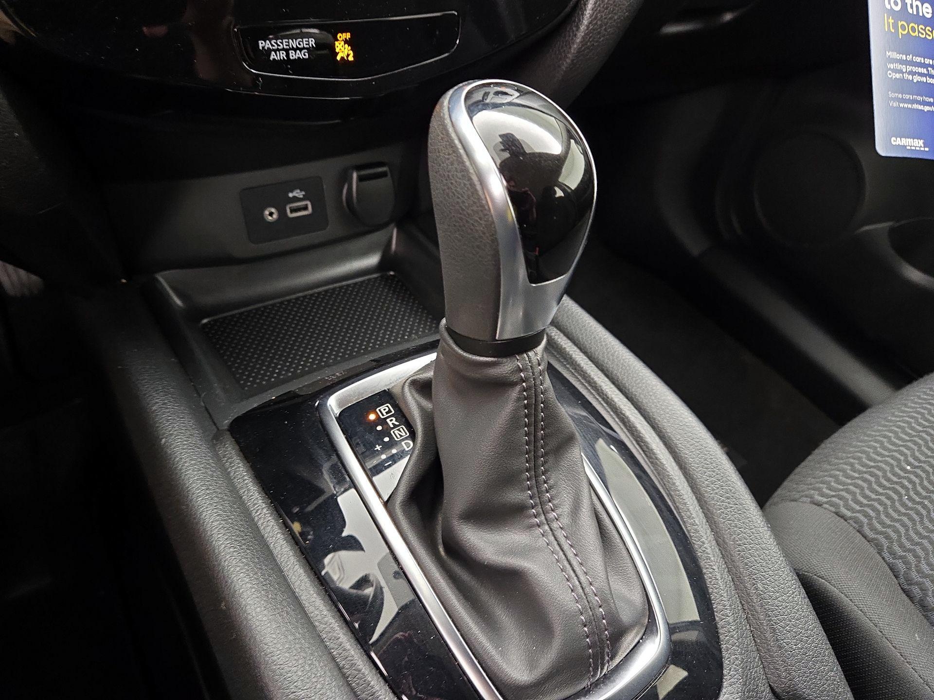 Thumbnail: 2020 Nissan Rogue Sport - 17