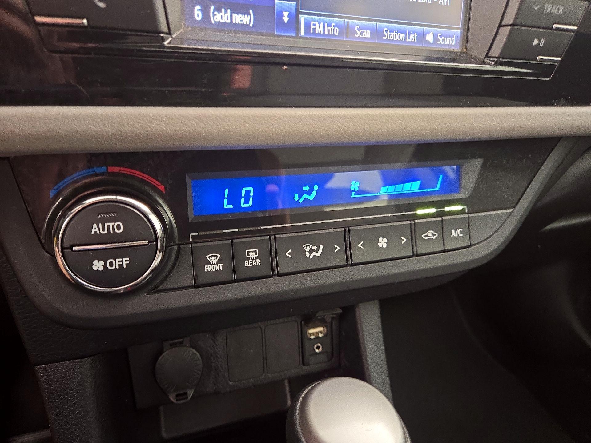 Thumbnail: 2016 Toyota Corolla - 16
