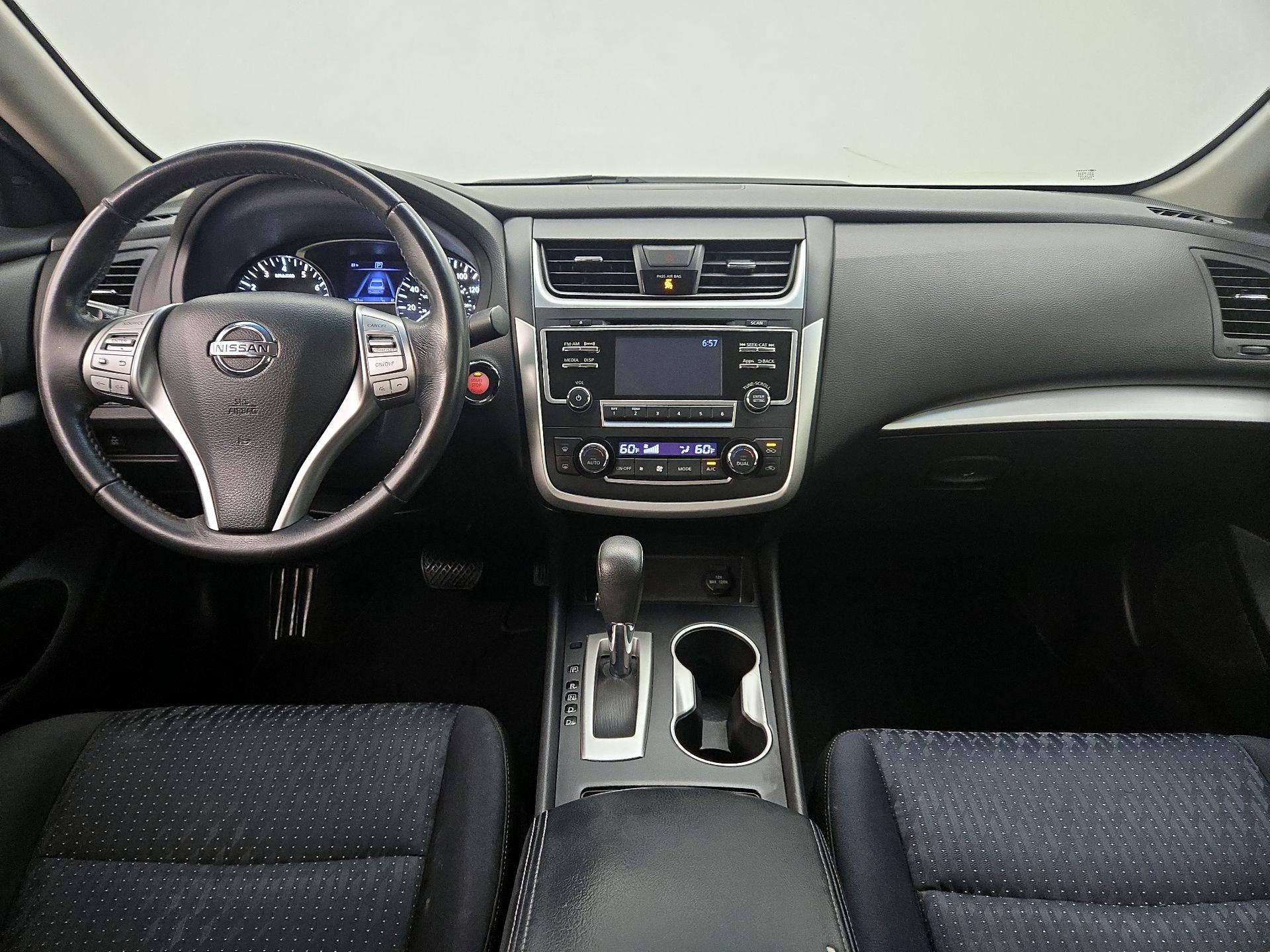 Thumbnail: 2016 Nissan Altima - 9
