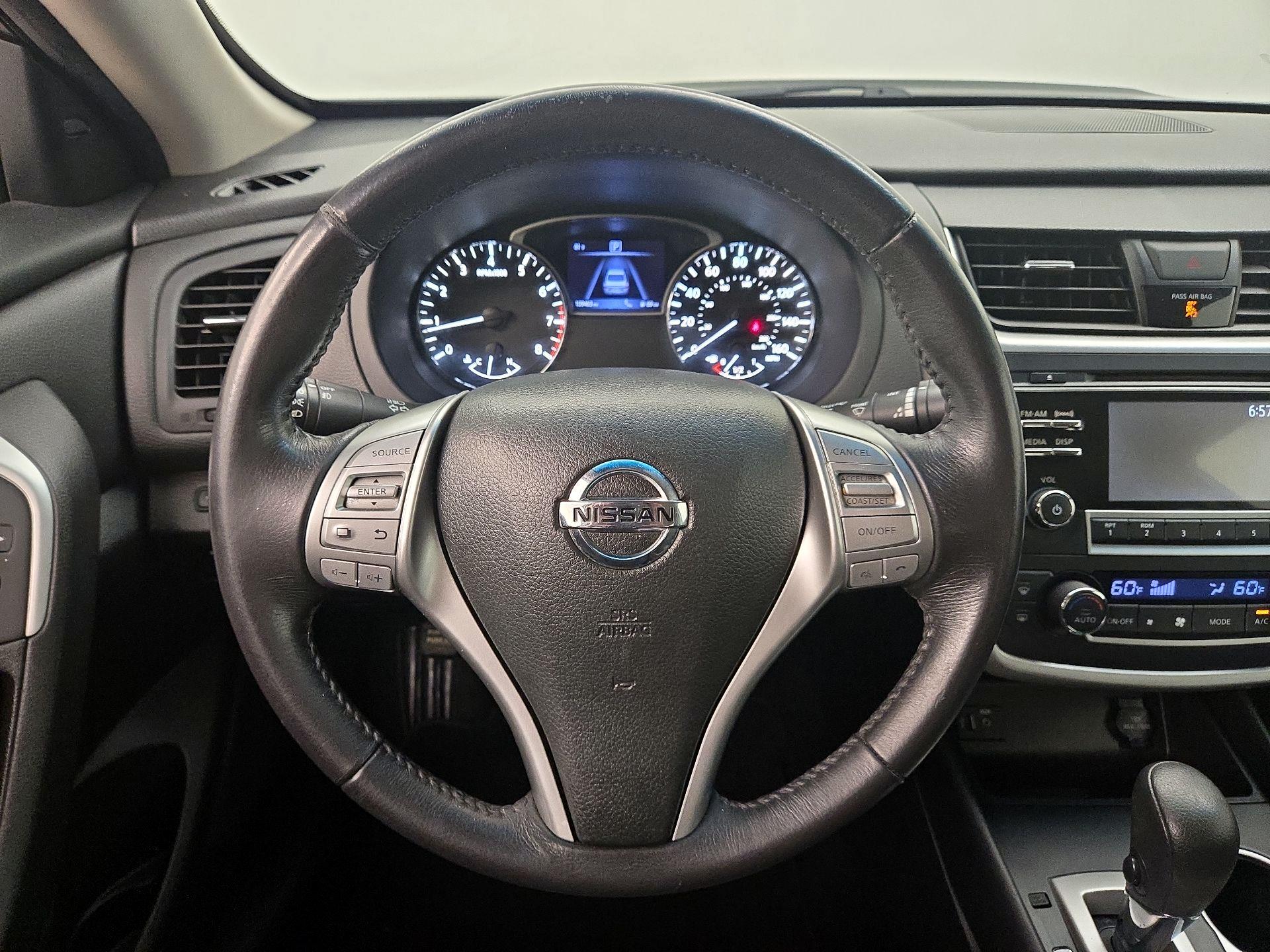 Thumbnail: 2016 Nissan Altima - 10