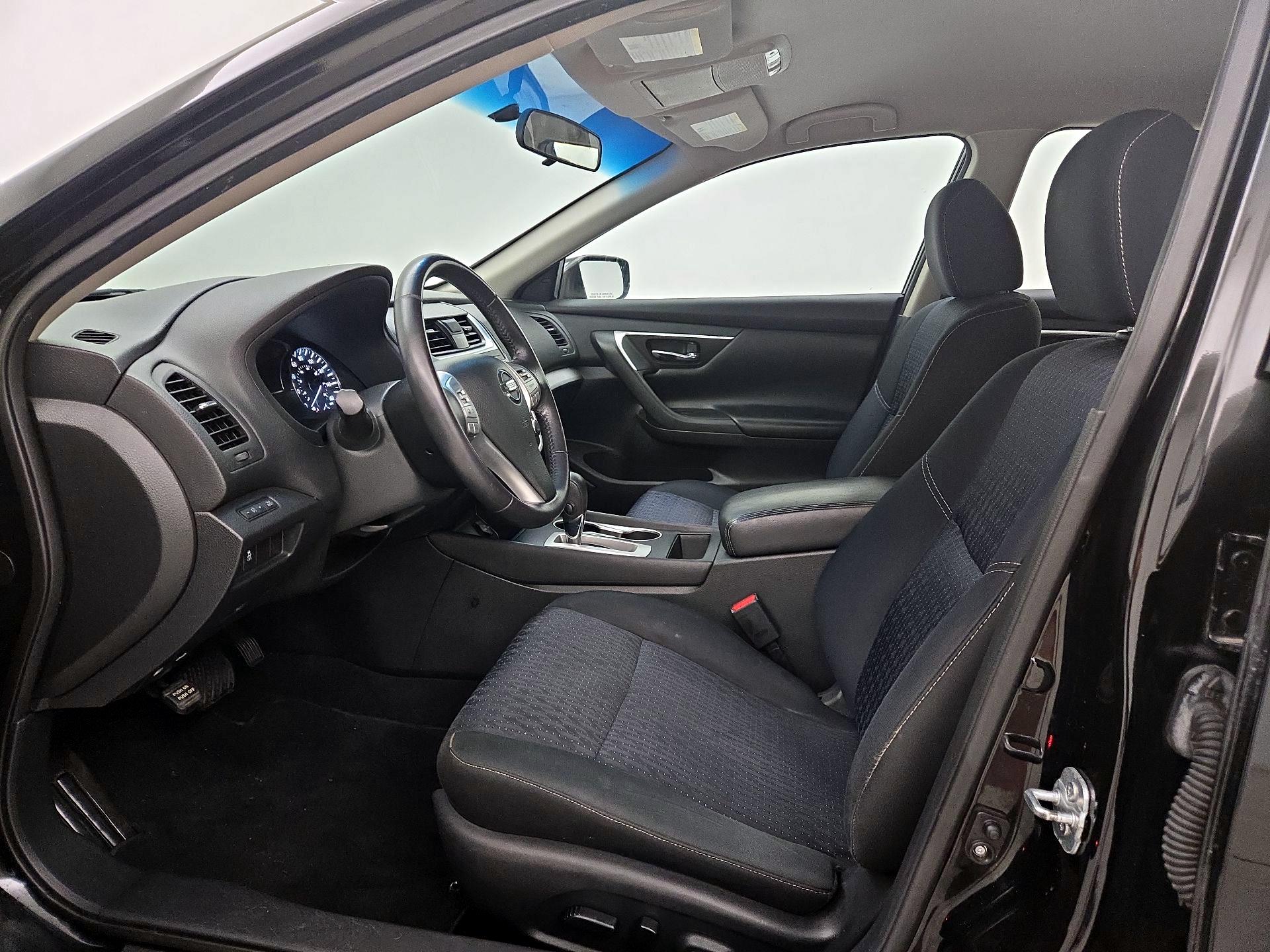 Thumbnail: 2016 Nissan Altima - 11