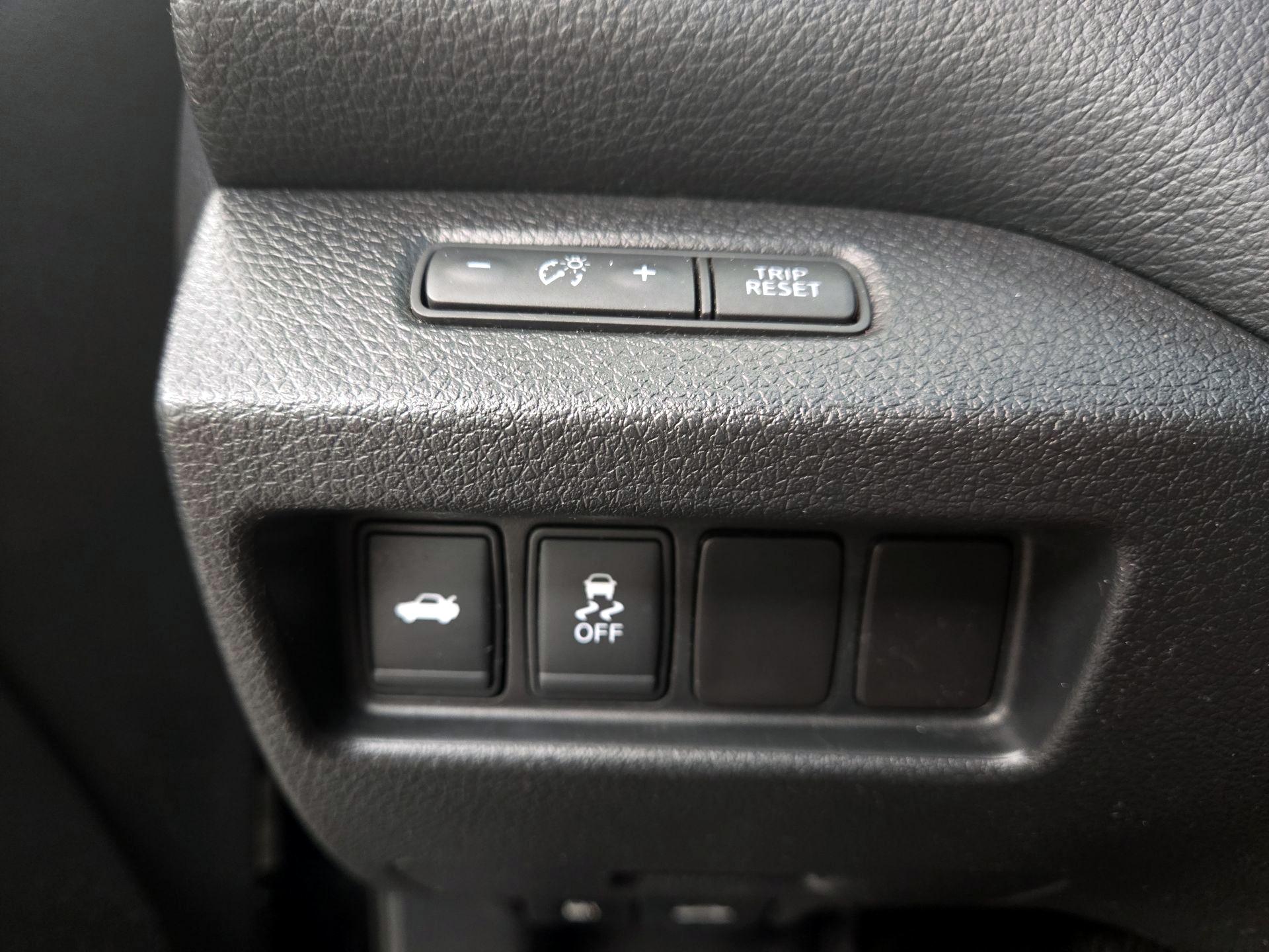 Thumbnail: 2016 Nissan Altima - 13