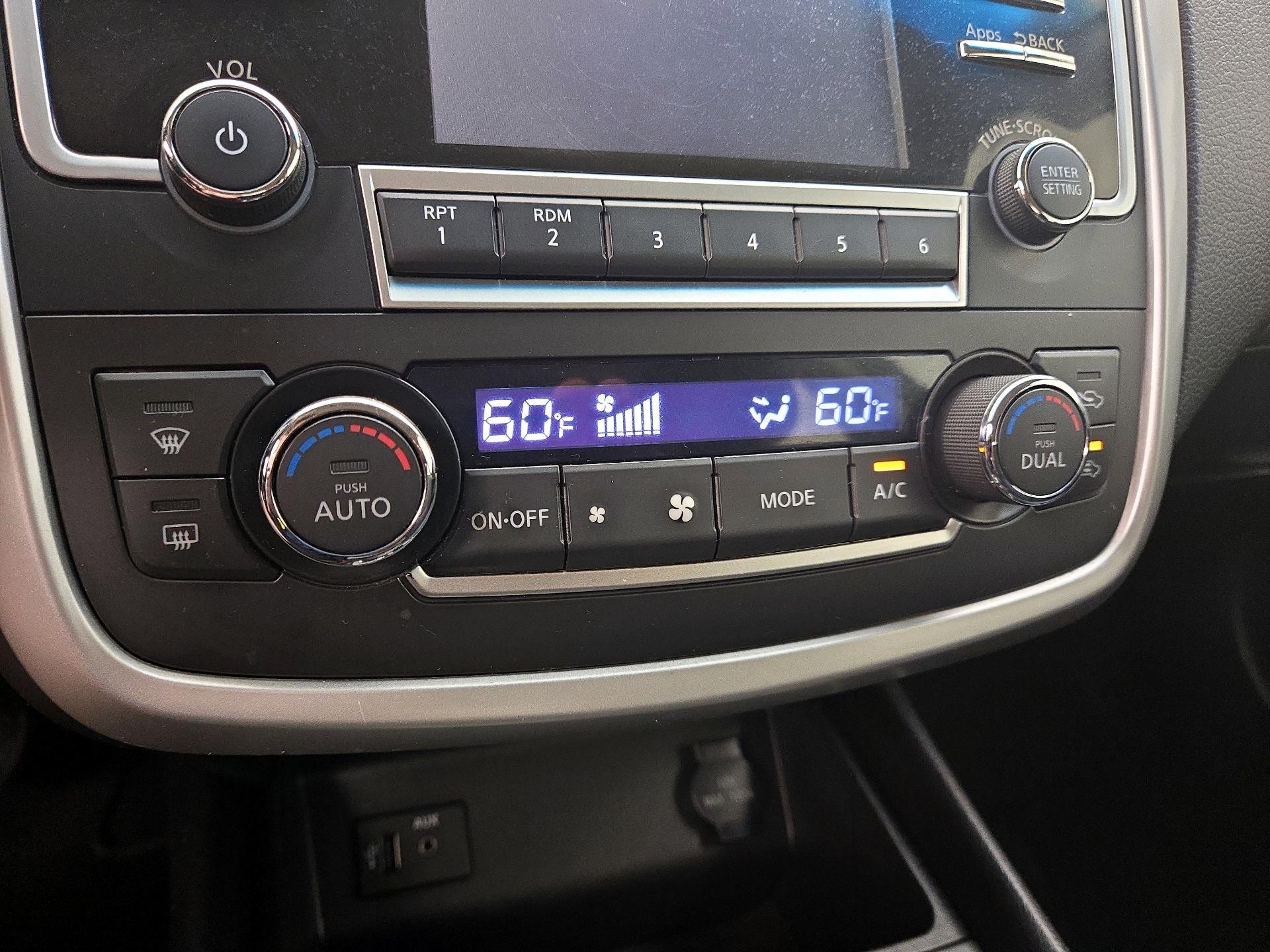 Thumbnail: 2016 Nissan Altima - 16