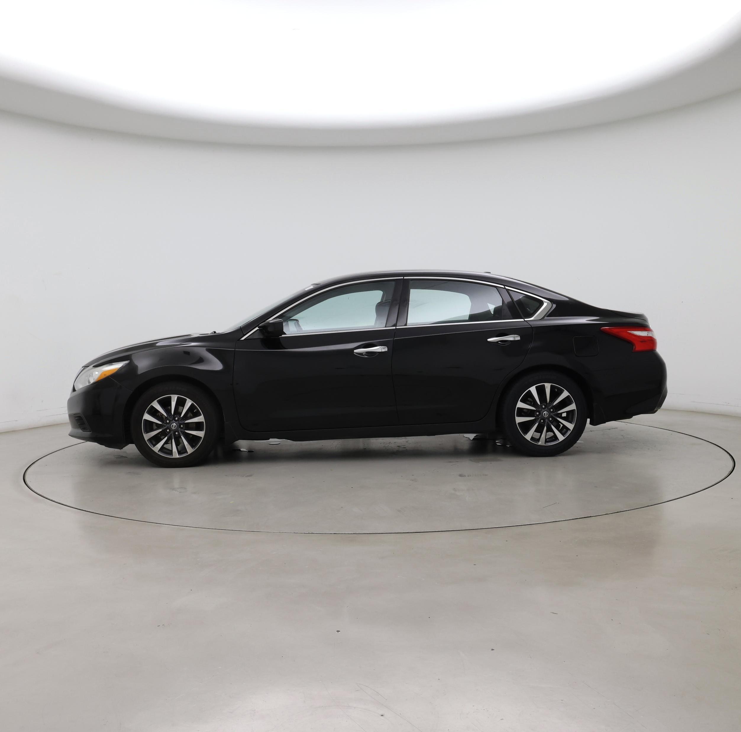 Thumbnail: 2016 Nissan Altima - 3