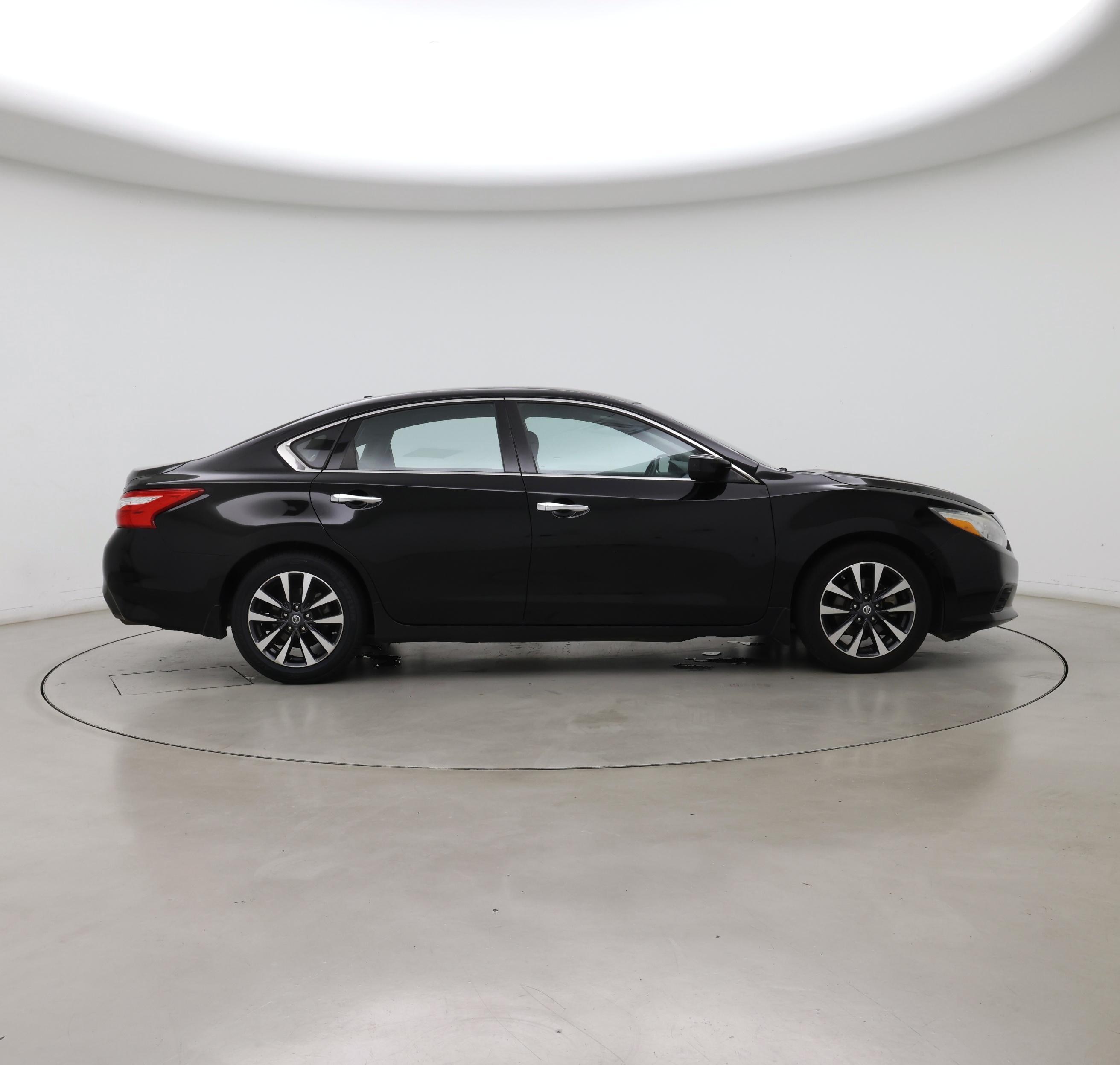 Thumbnail: 2016 Nissan Altima - 7
