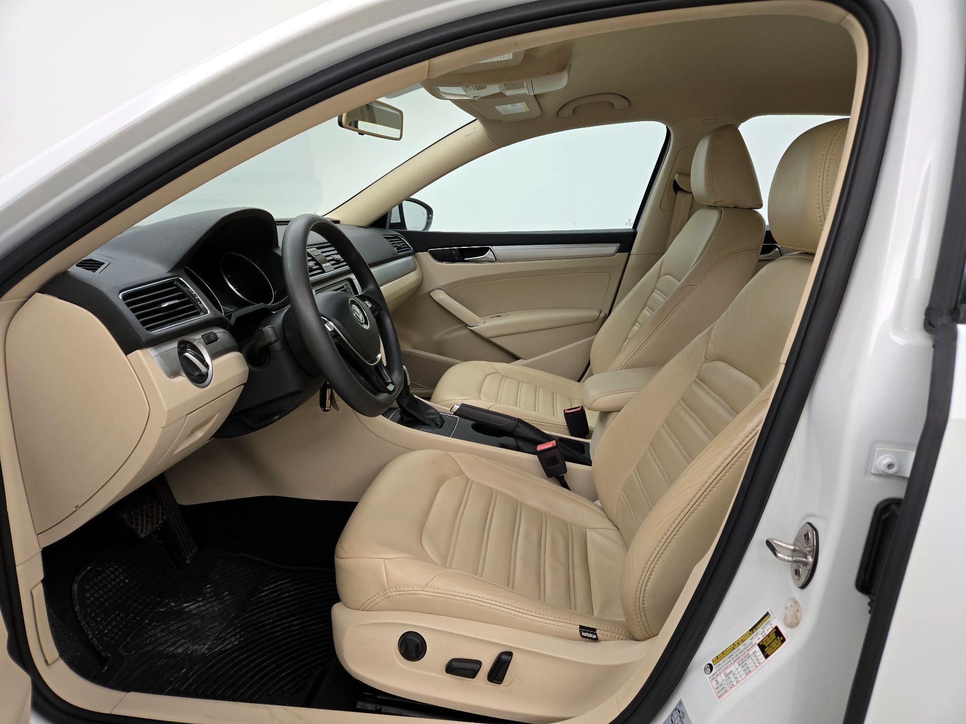 Thumbnail: 2018 Volkswagen Passat - 11