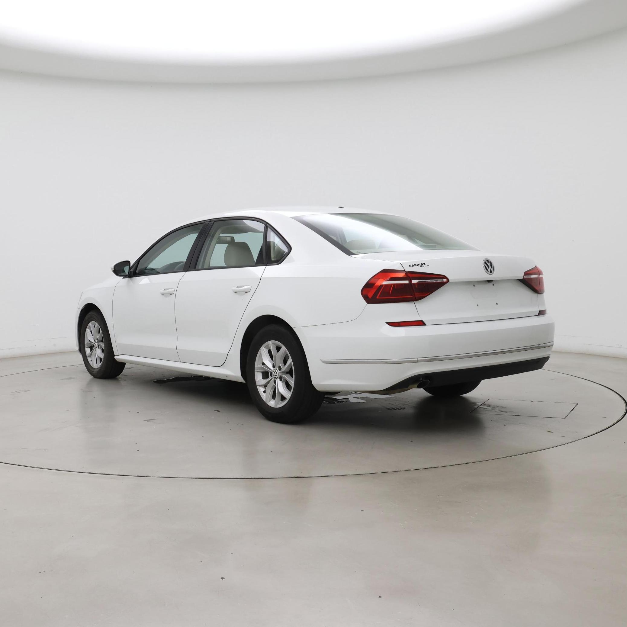 Thumbnail: 2018 Volkswagen Passat - 2