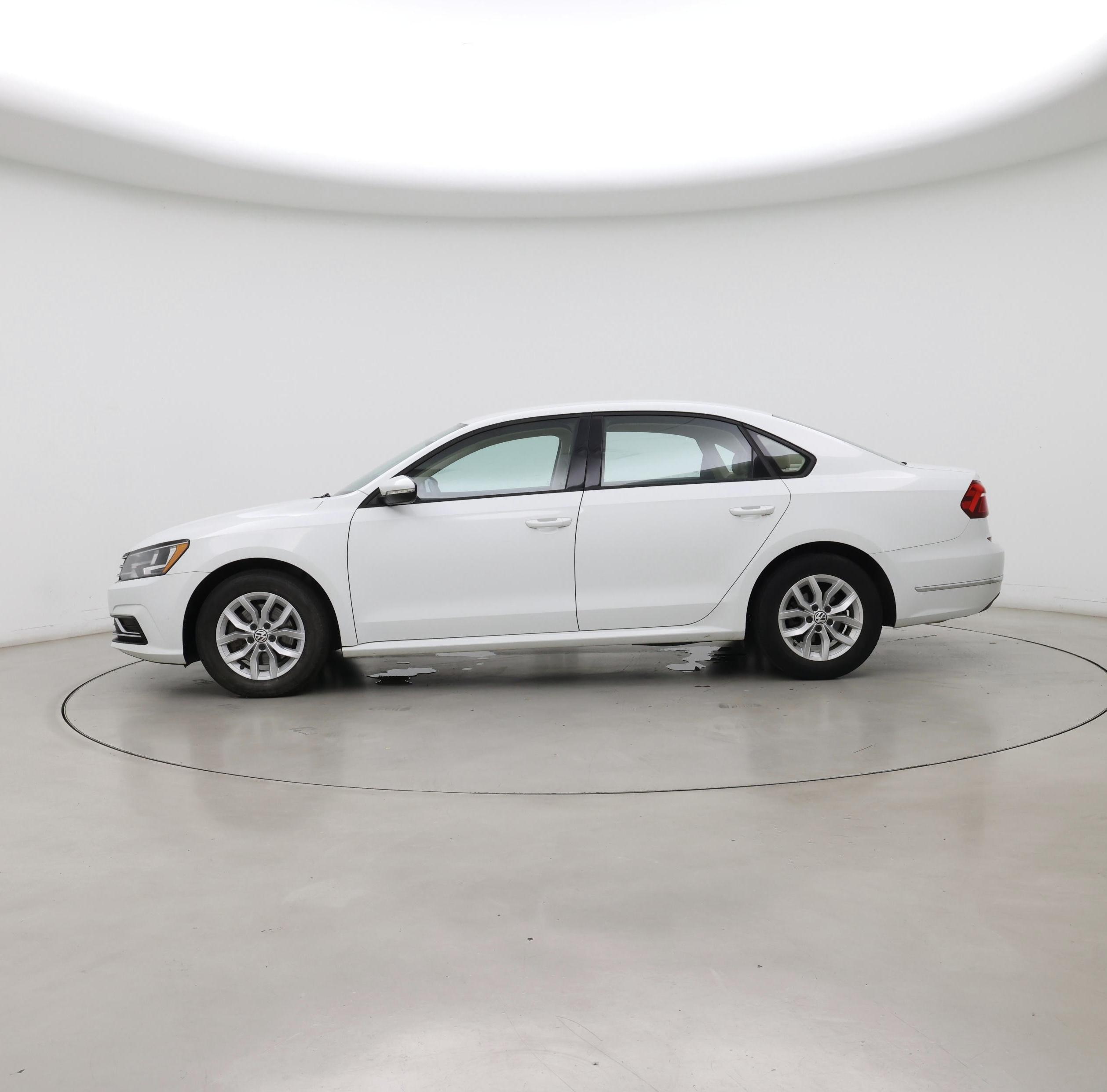 Thumbnail: 2018 Volkswagen Passat - 3