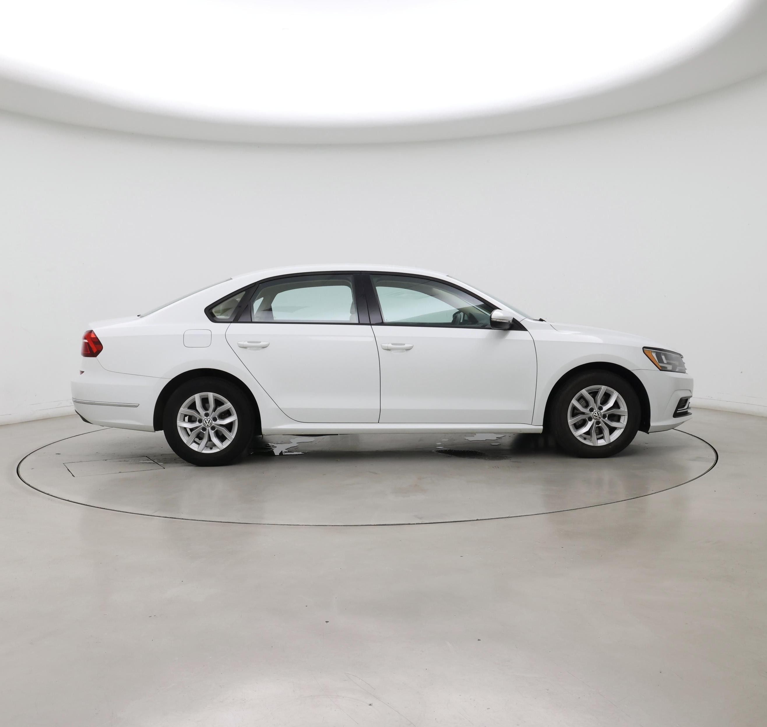 Thumbnail: 2018 Volkswagen Passat - 7