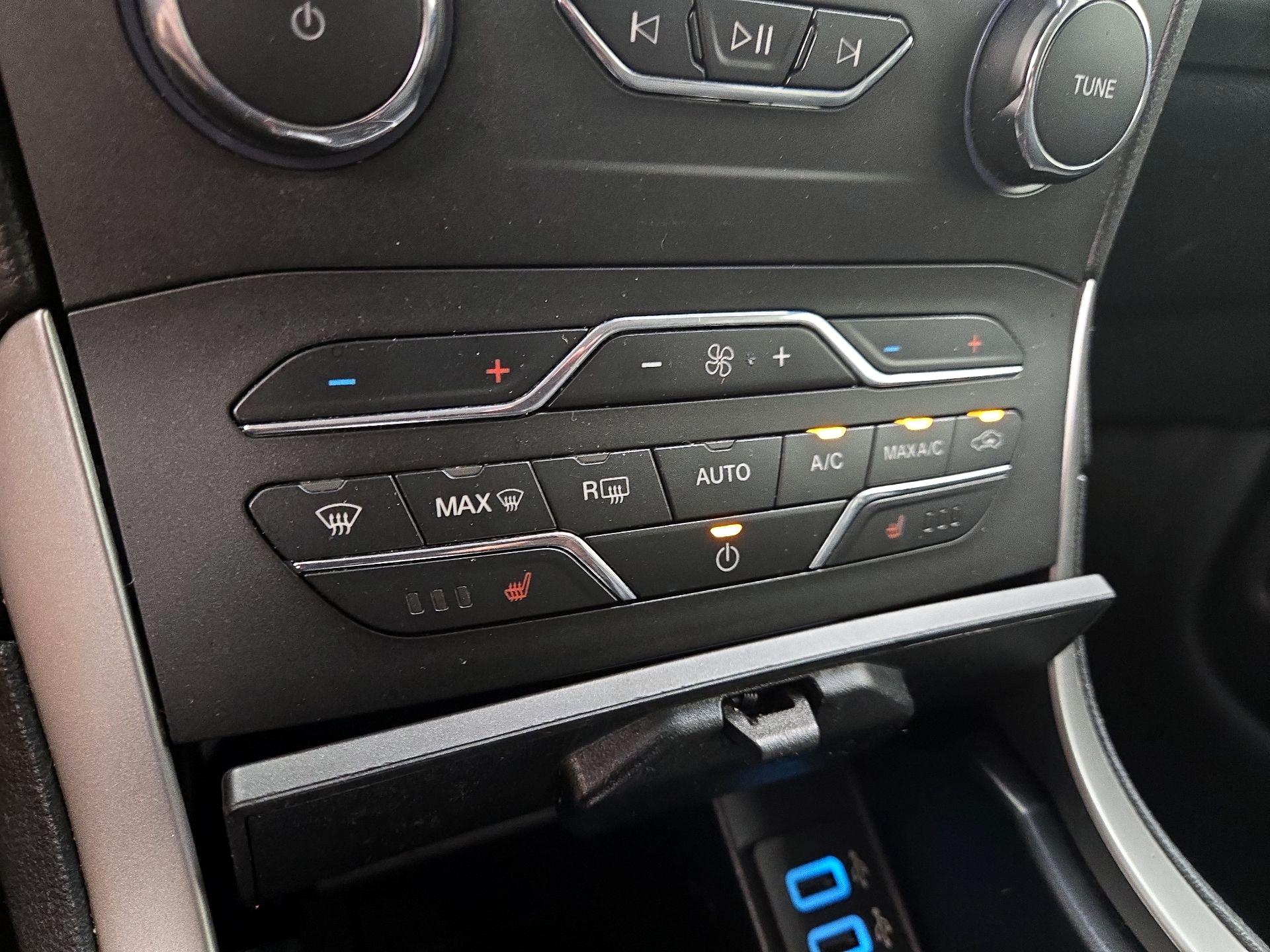 Thumbnail: 2020 Ford Edge - 17