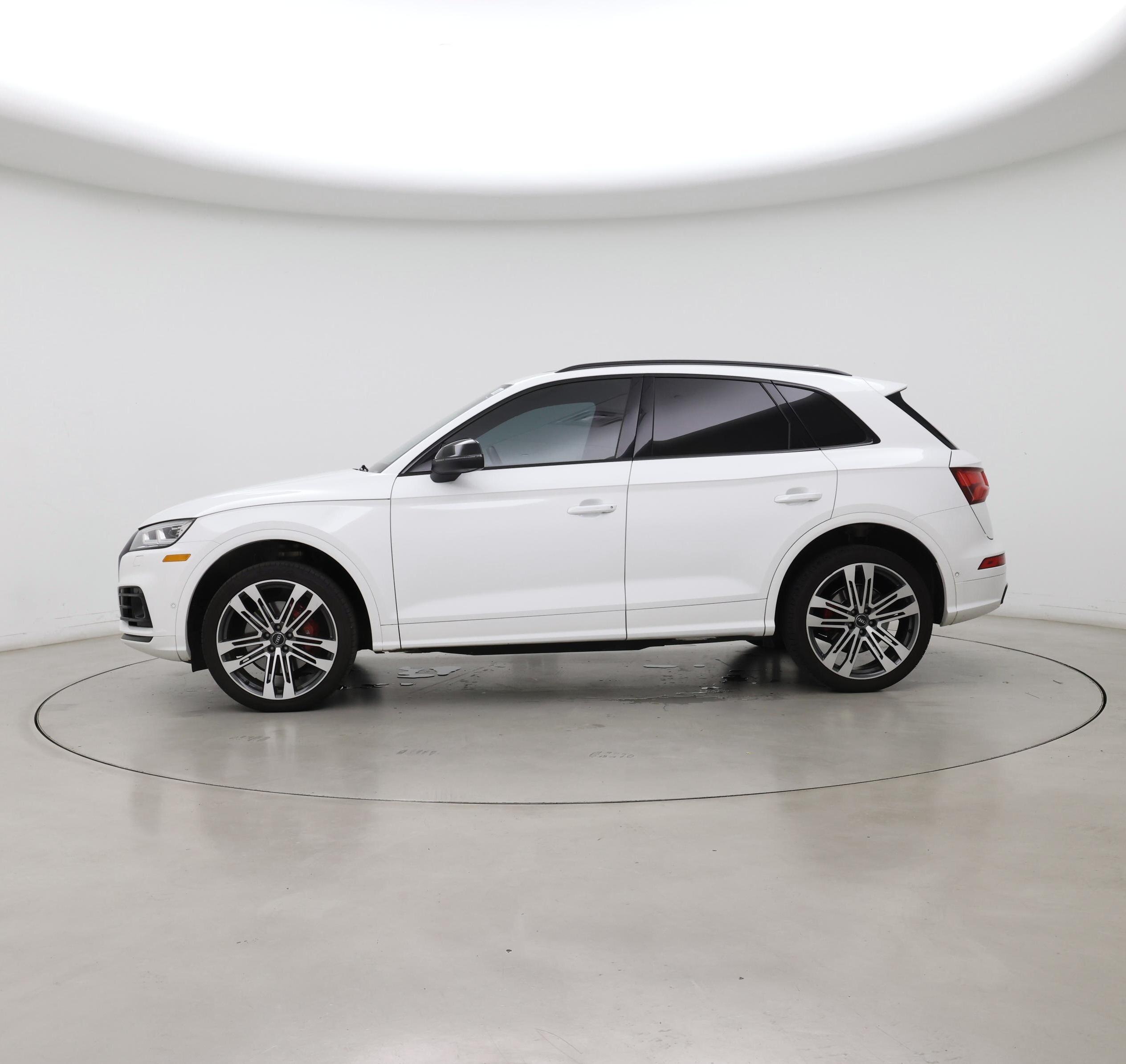 Thumbnail: 2020 Audi SQ5 - 3