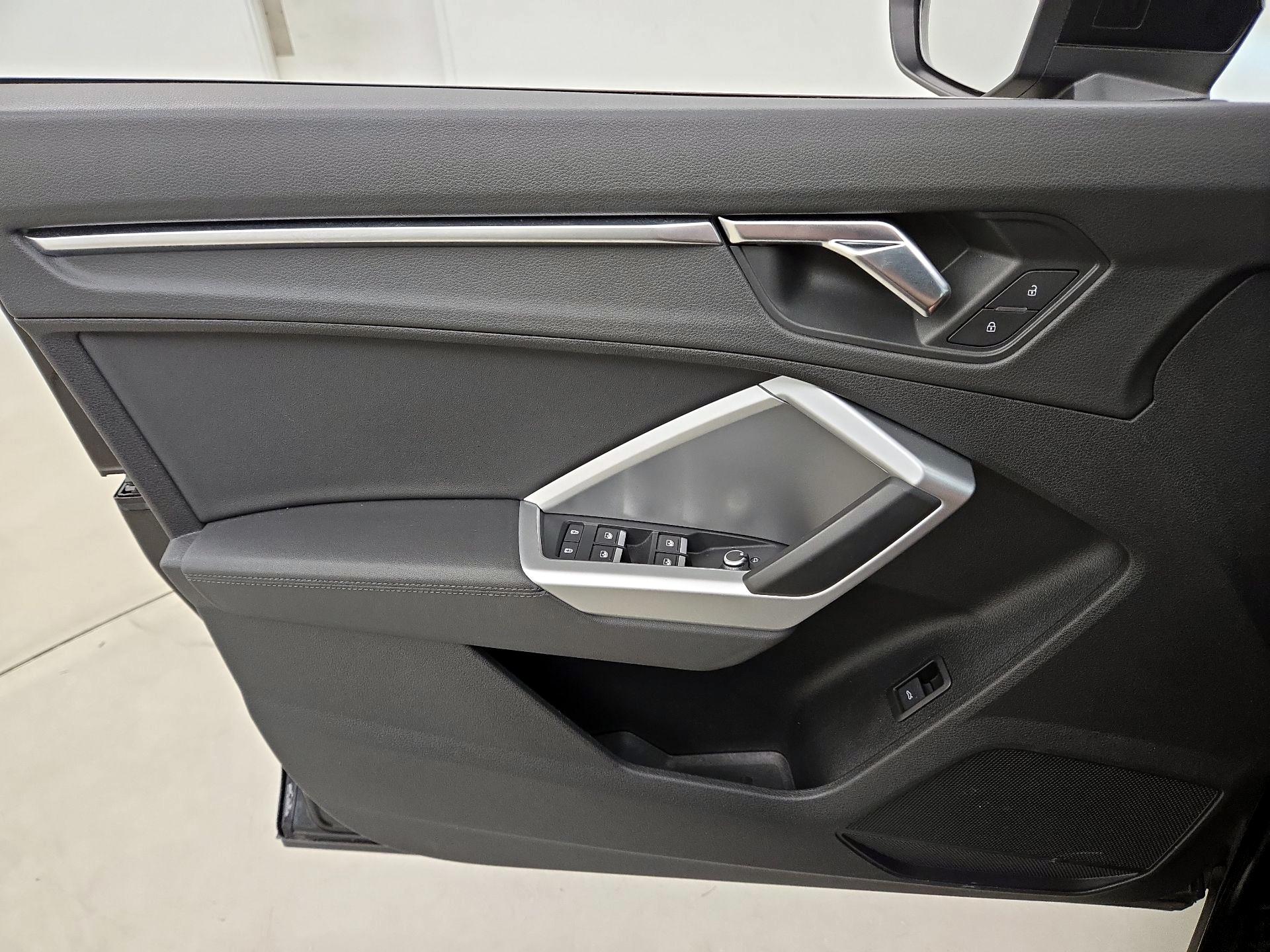 Thumbnail: 2020 Audi Q3 - 12