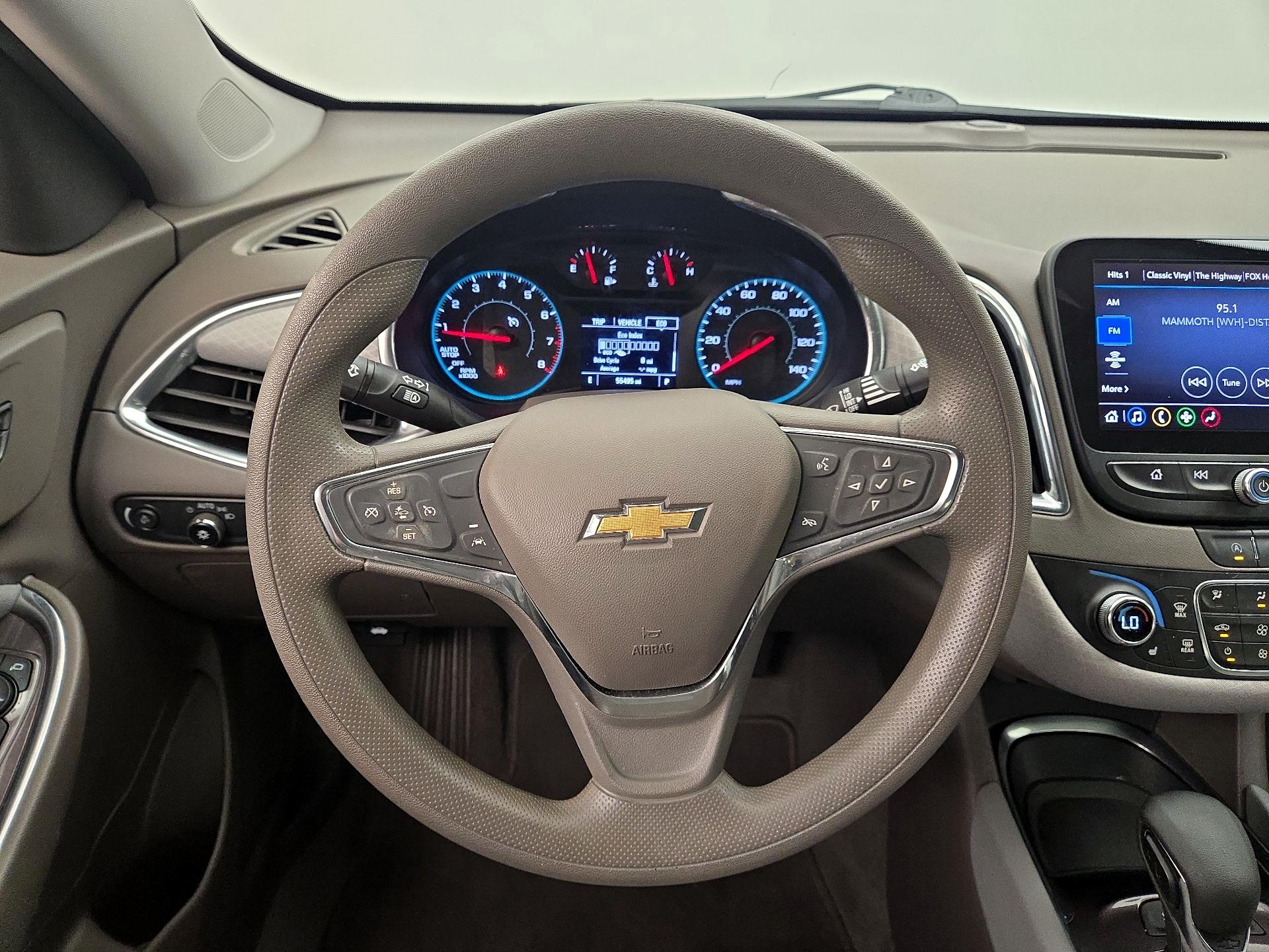 Thumbnail: 2021 Chevrolet Malibu - 10