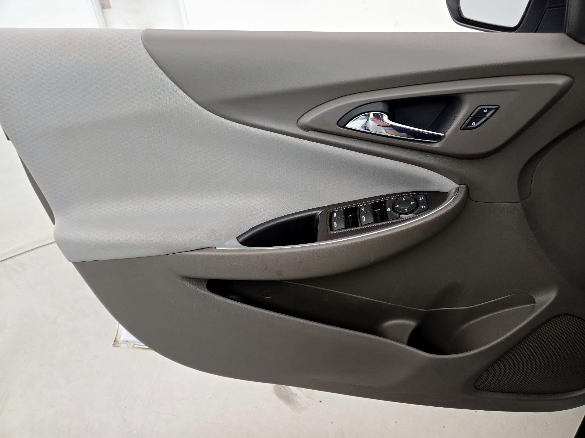 Thumbnail: 2021 Chevrolet Malibu - 12