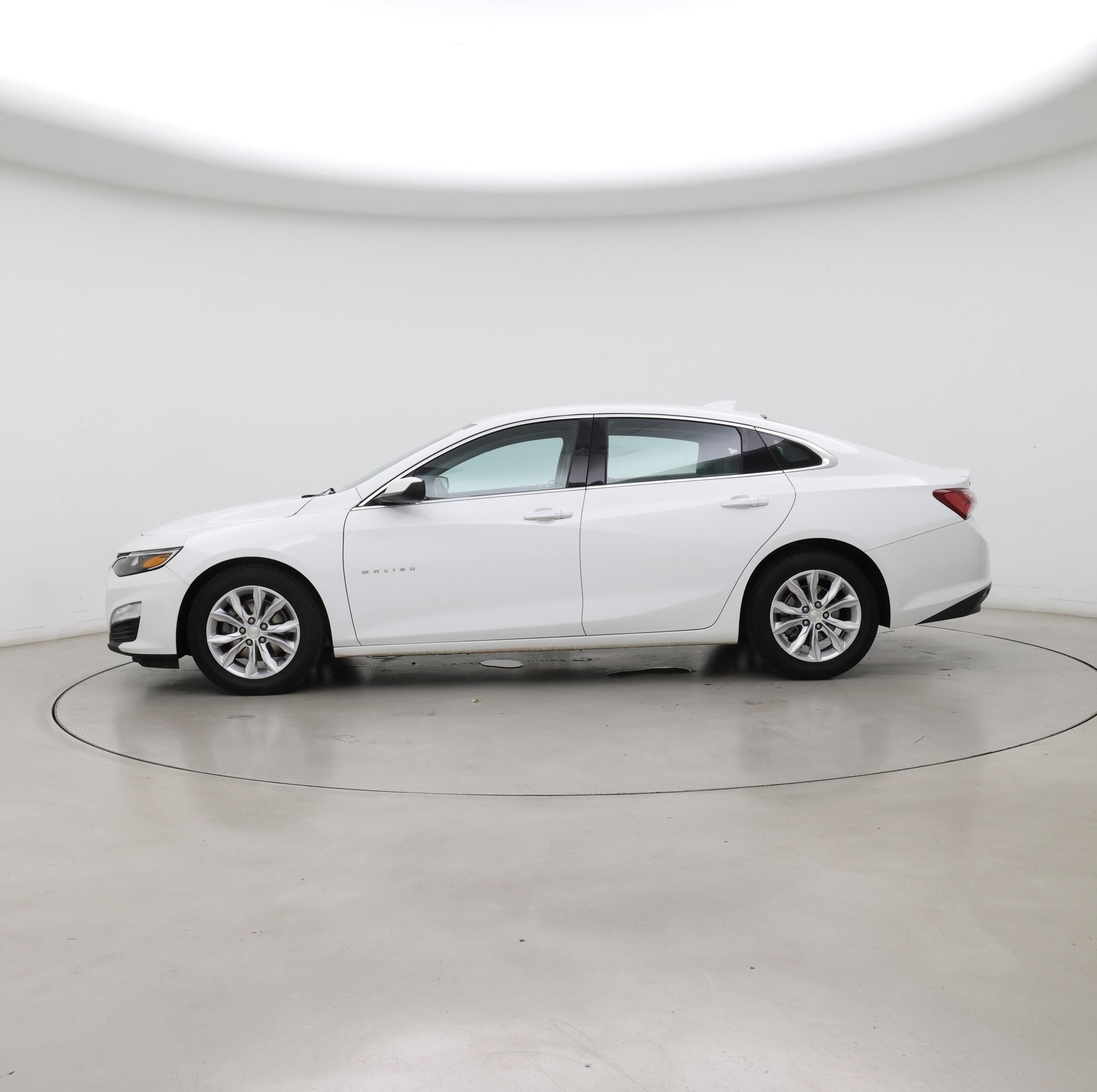 Thumbnail: 2021 Chevrolet Malibu - 3