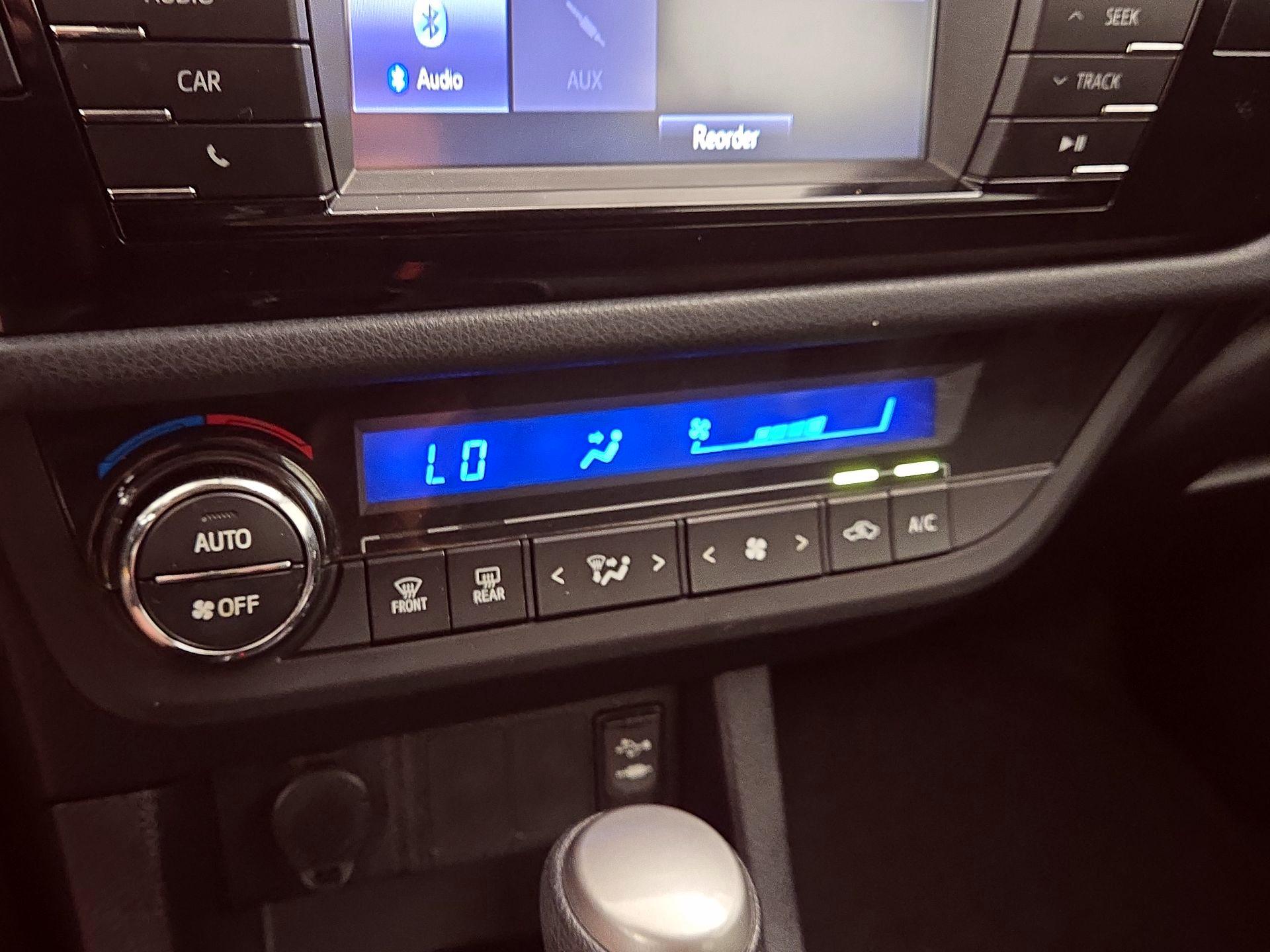 Thumbnail: 2014 Toyota Corolla - 16