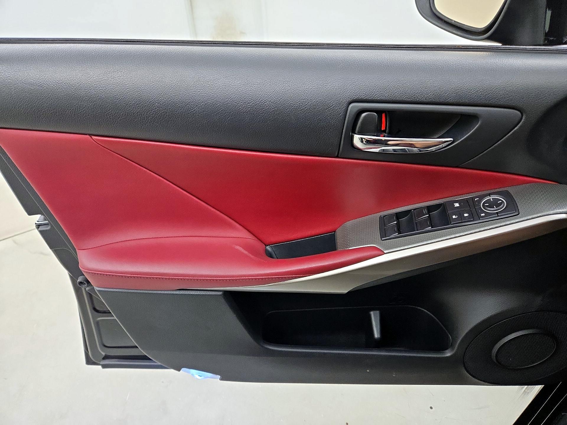 Thumbnail: 2016 Lexus IS - 12