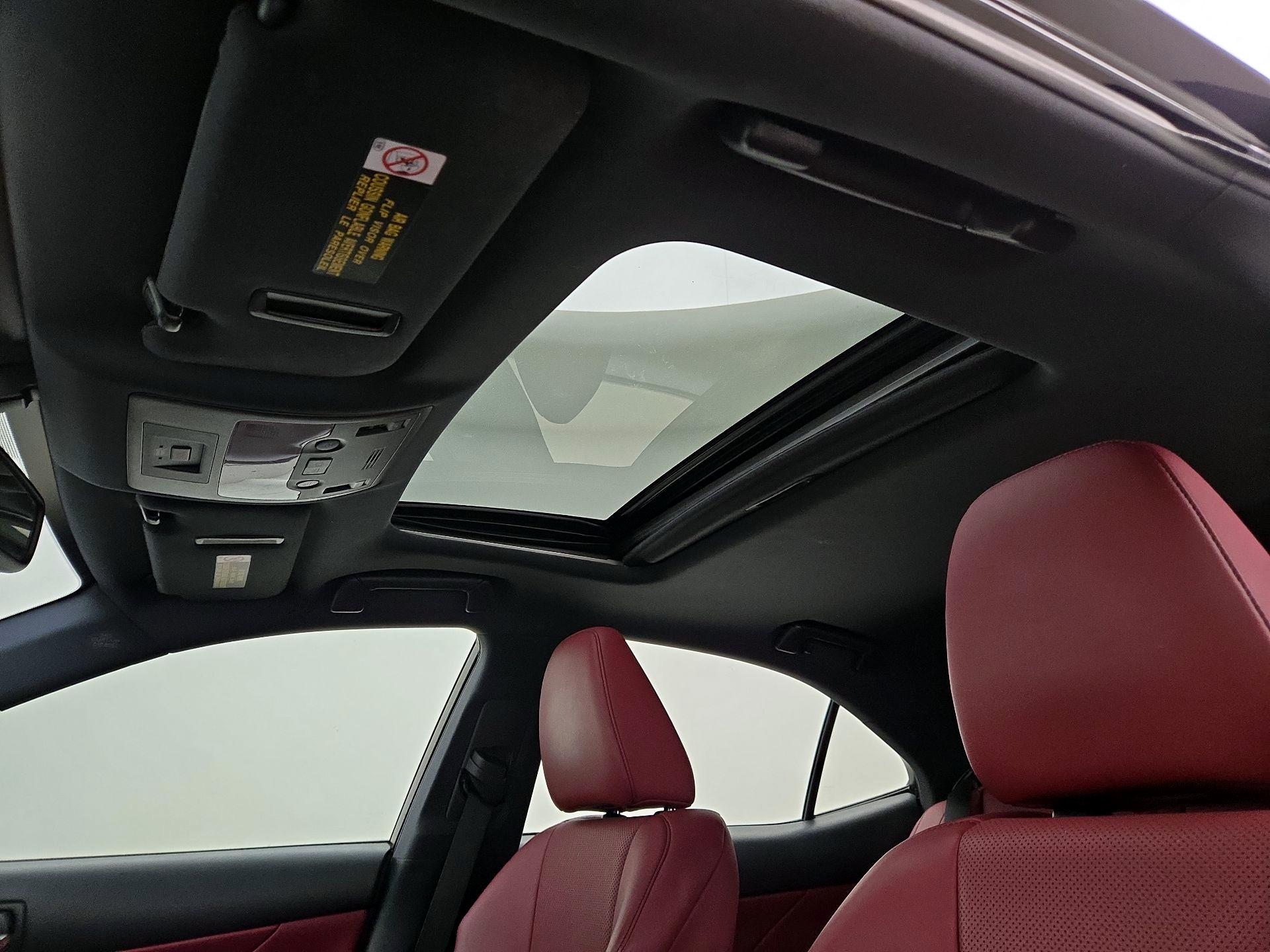 Thumbnail: 2016 Lexus IS - 19