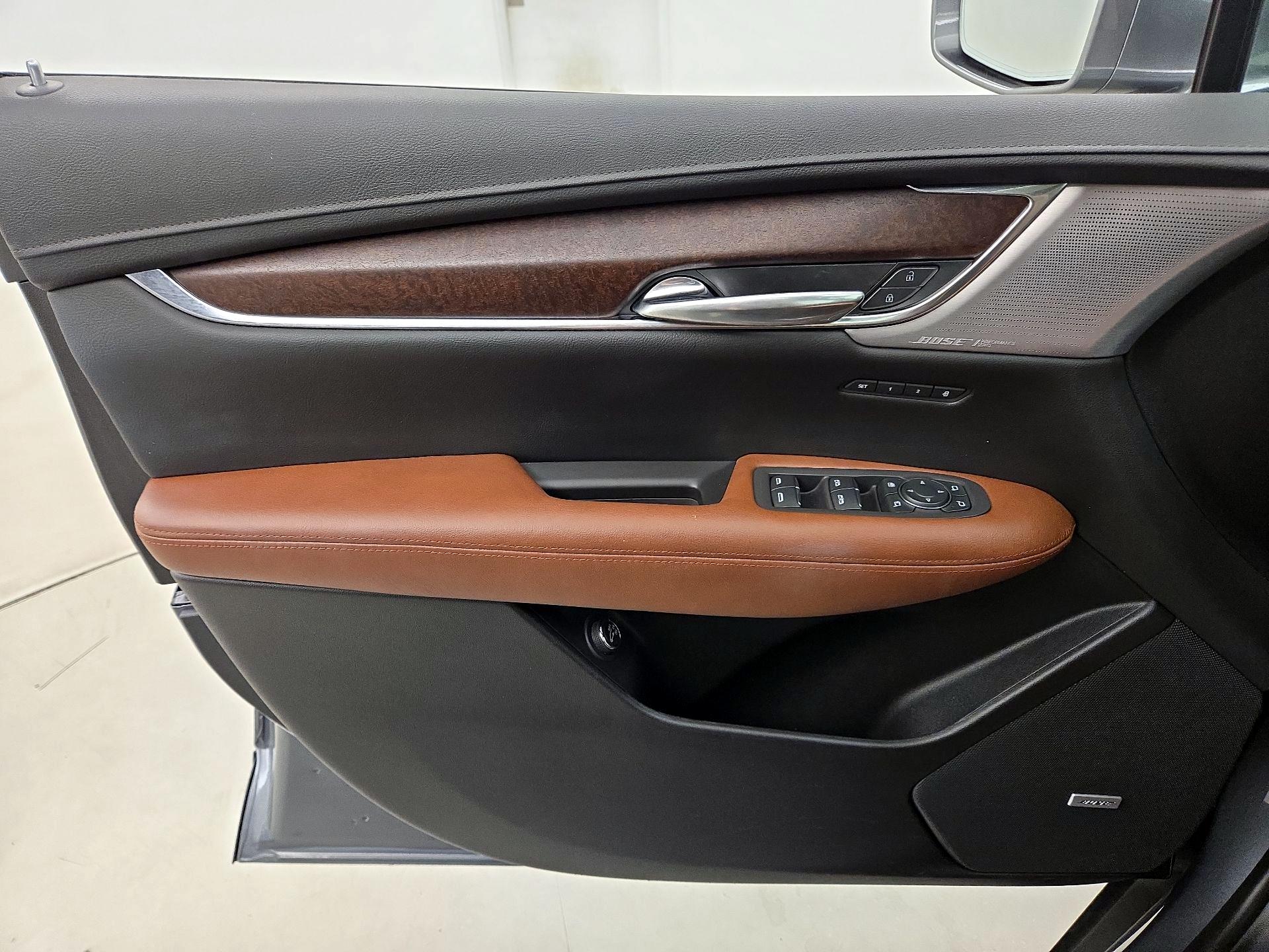 Thumbnail: 2020 Cadillac XT5 - 12