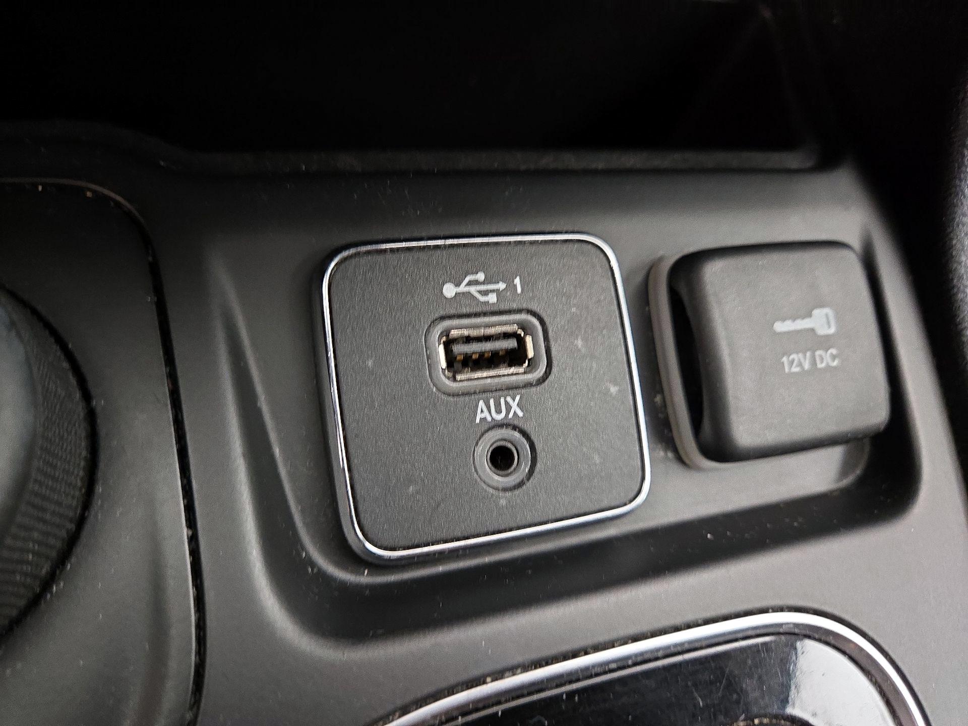 Thumbnail: 2020 Jeep Cherokee - 18