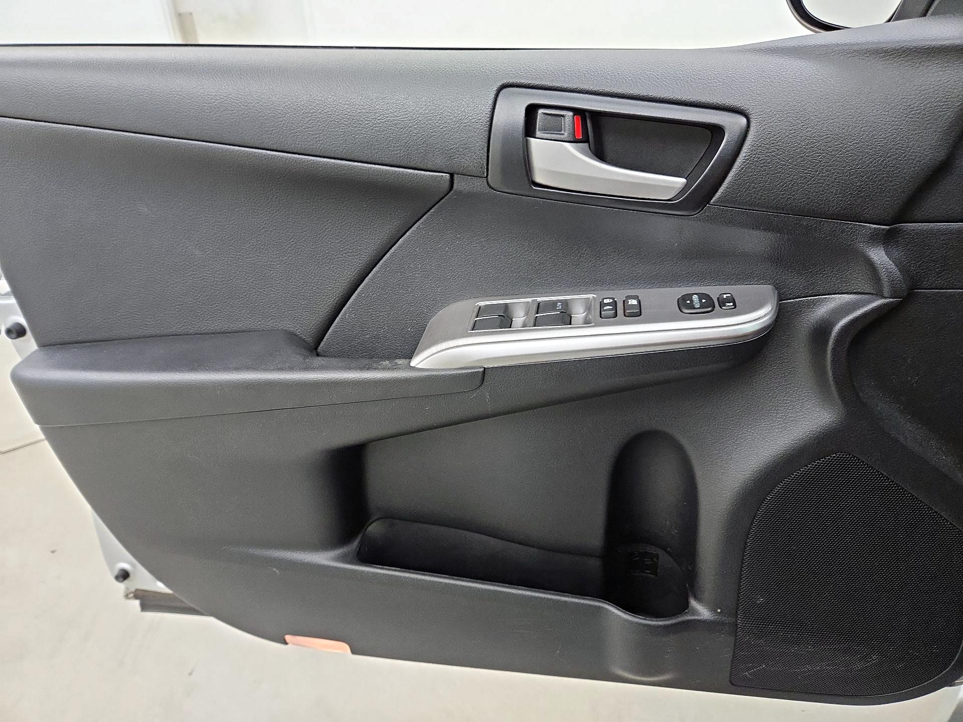 Thumbnail: 2014 Toyota Camry - 12