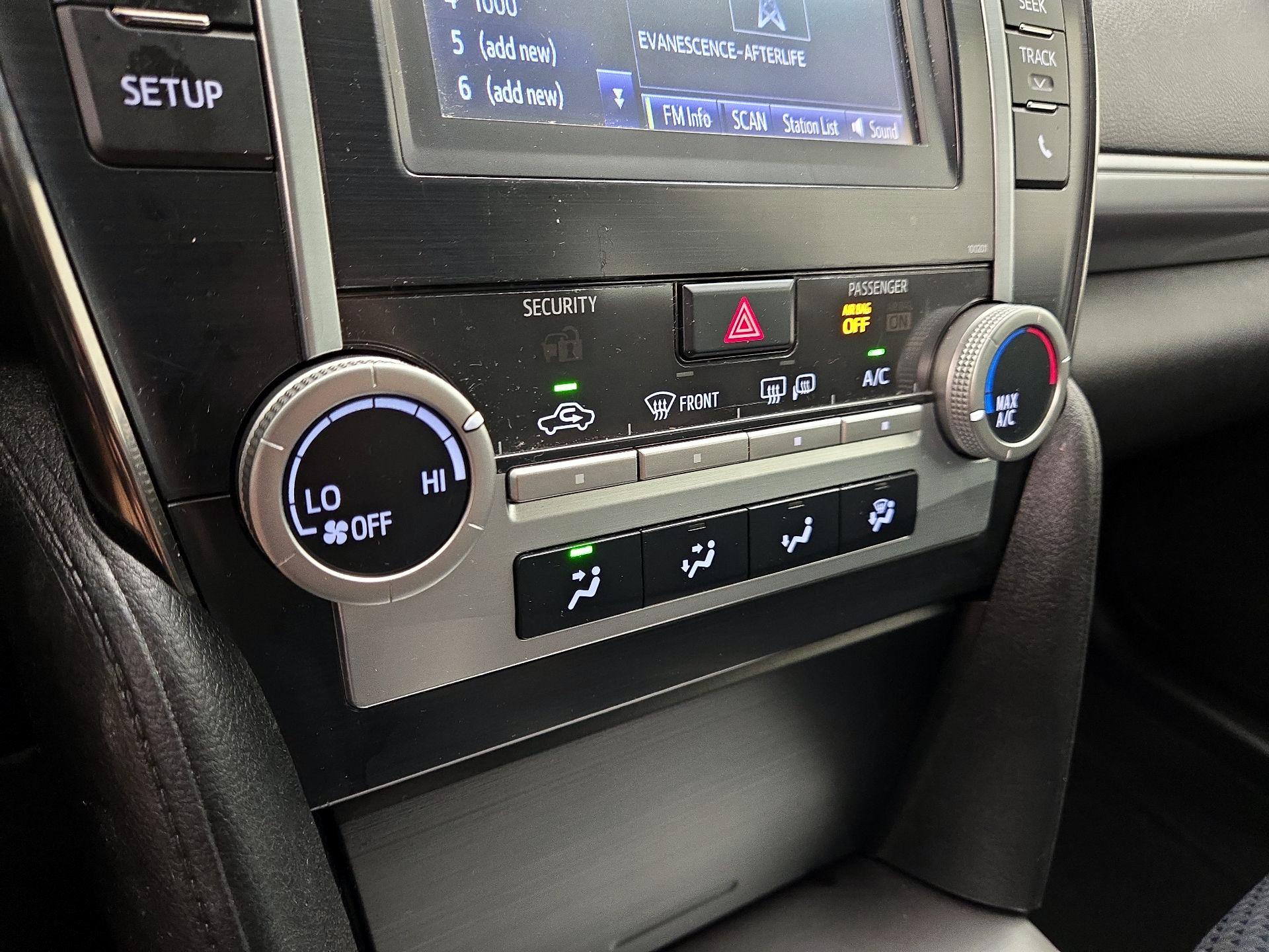 Thumbnail: 2014 Toyota Camry - 16