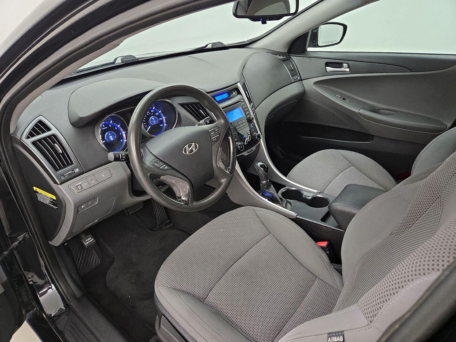 Thumbnail: 2013 Hyundai Sonata - 11