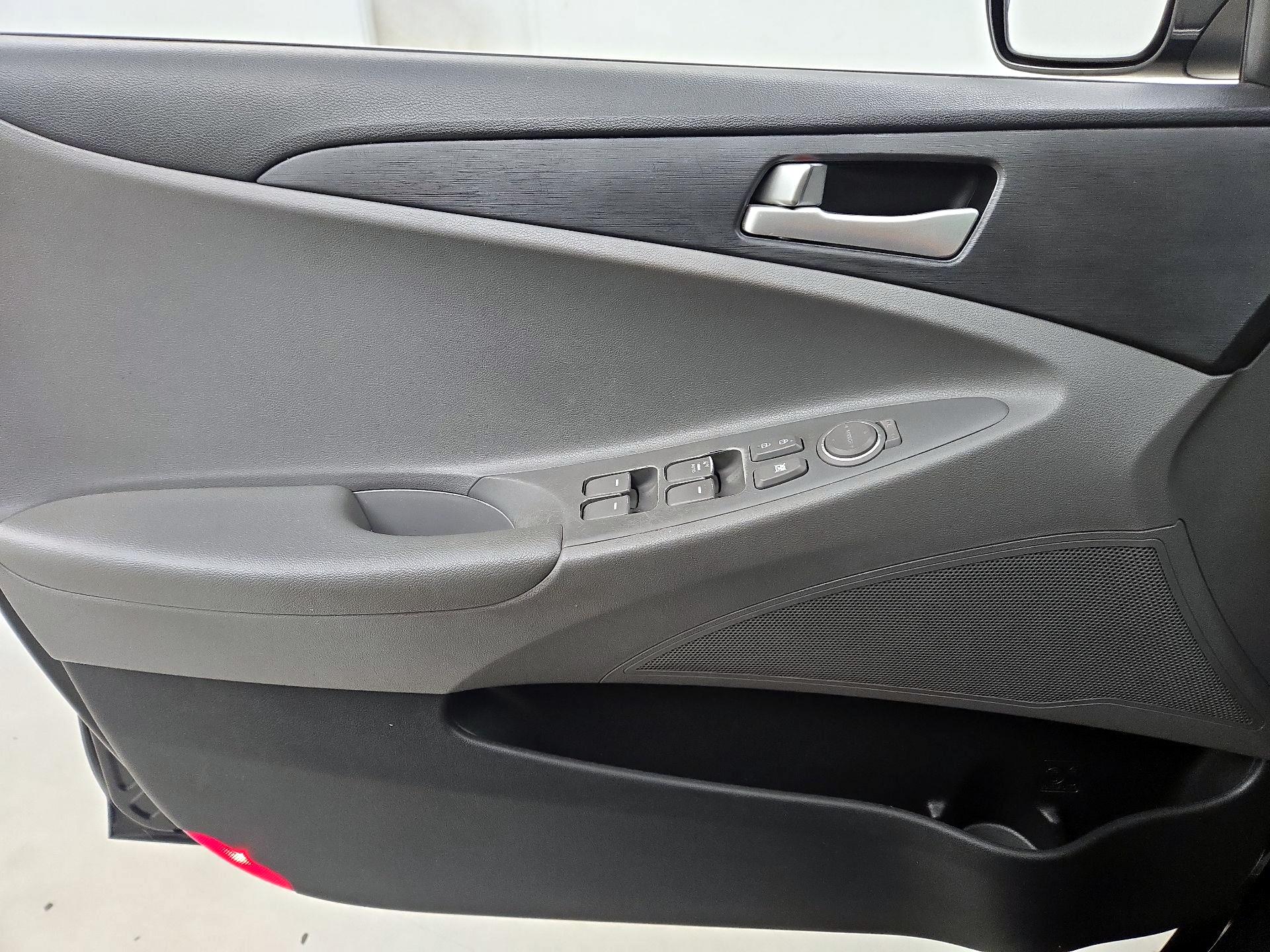 Thumbnail: 2013 Hyundai Sonata - 12