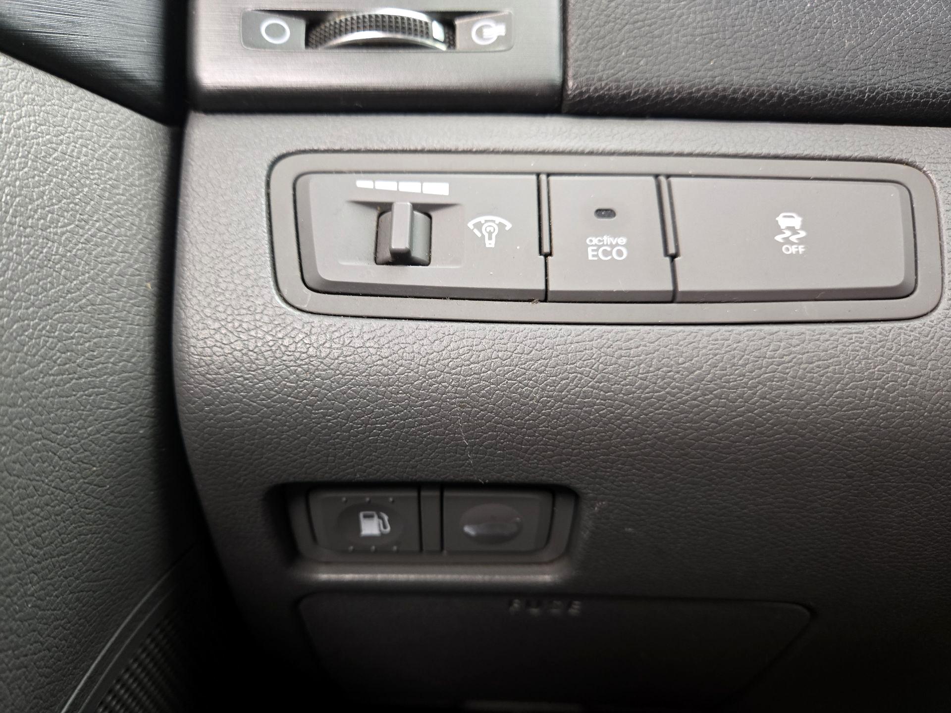 Thumbnail: 2013 Hyundai Sonata - 13