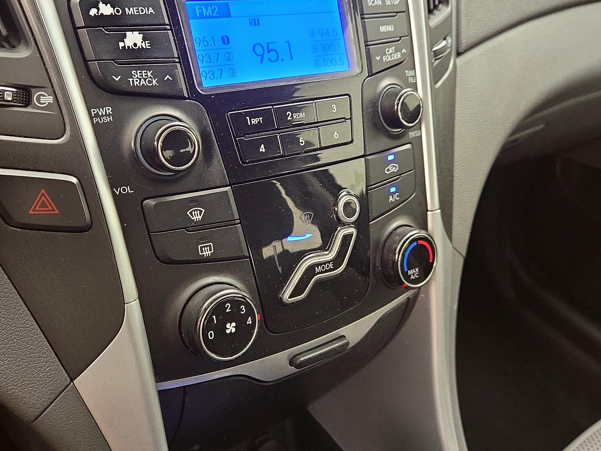 Thumbnail: 2013 Hyundai Sonata - 15