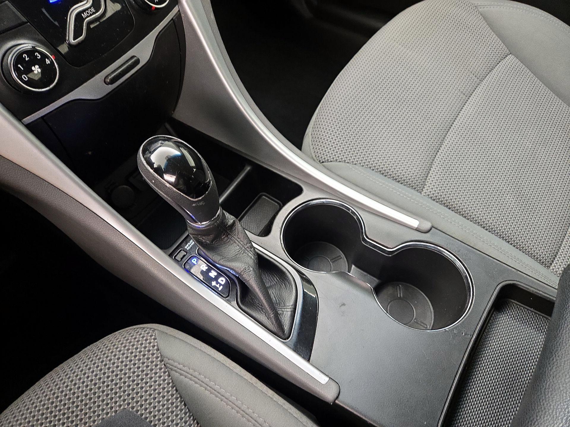 Thumbnail: 2013 Hyundai Sonata - 16