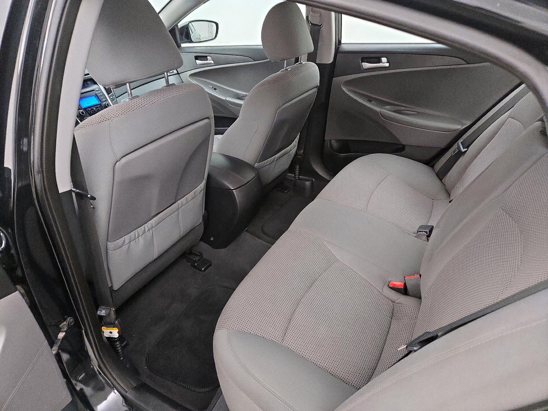Thumbnail: 2013 Hyundai Sonata - 18