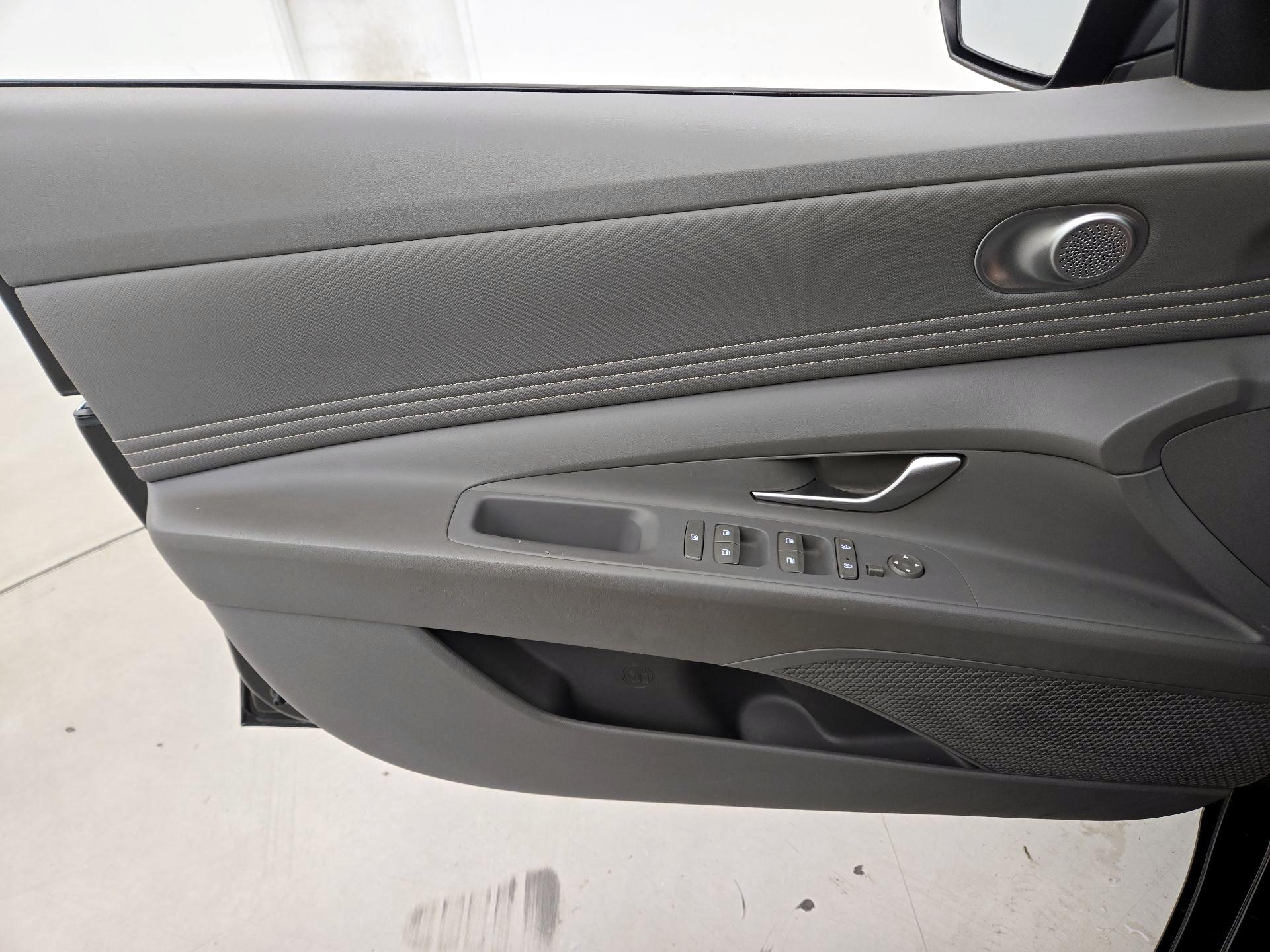 Thumbnail: 2021 Hyundai Elantra - 12