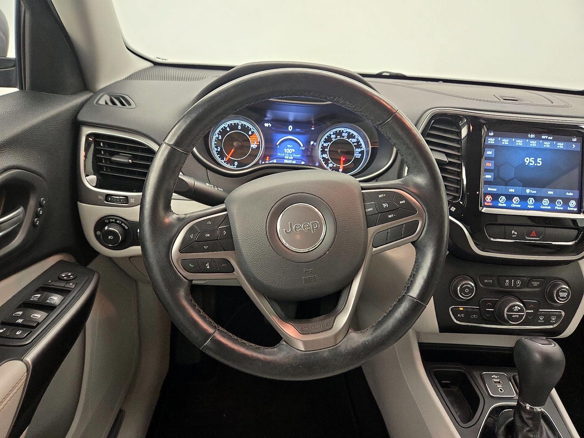 Thumbnail: 2020 Jeep Cherokee - 10