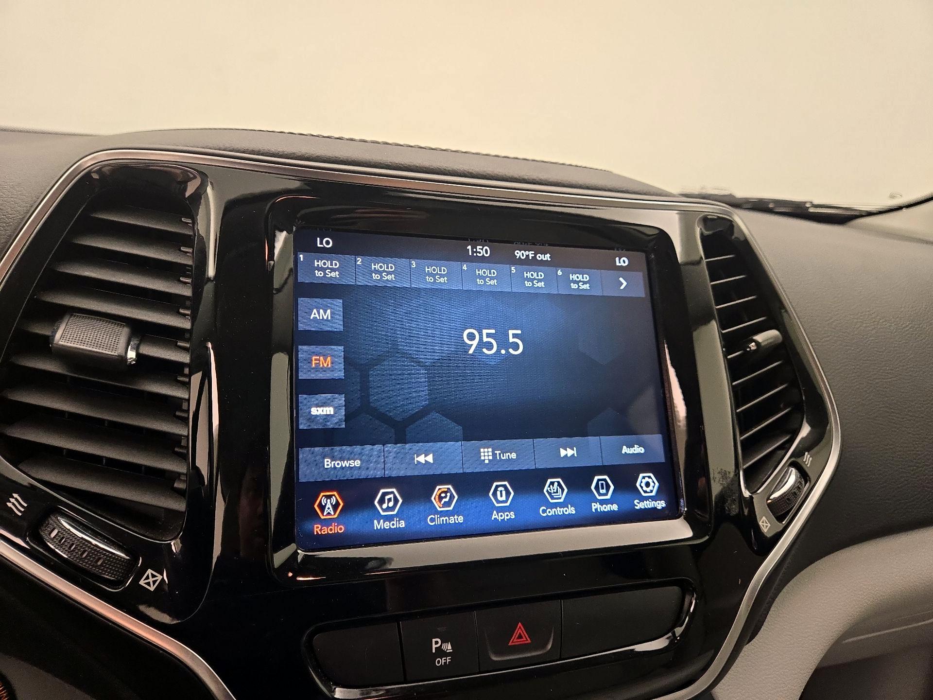 Thumbnail: 2020 Jeep Cherokee - 15