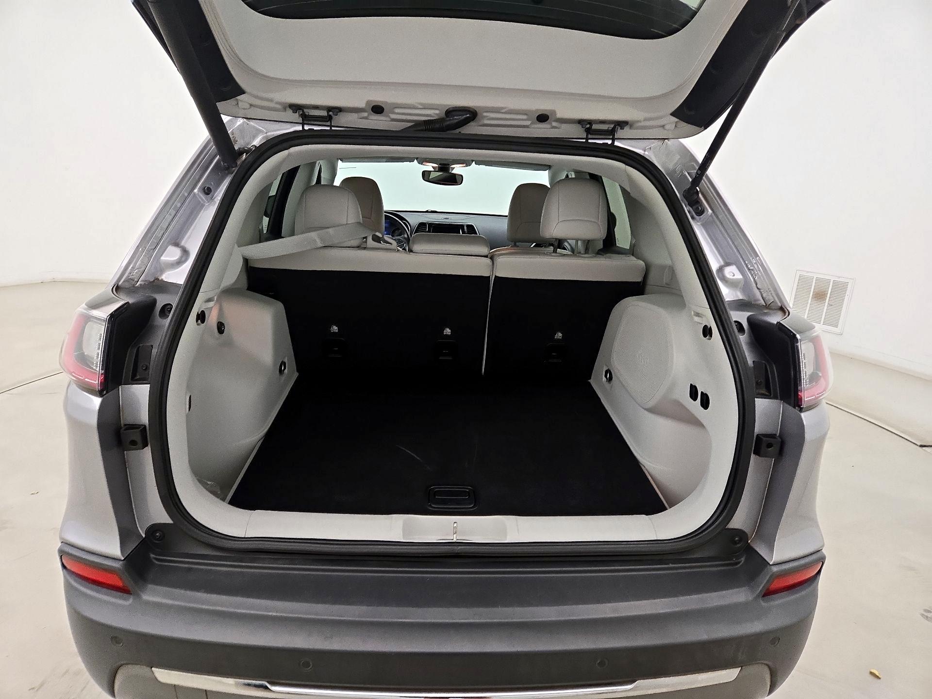 Thumbnail: 2020 Jeep Cherokee - 20