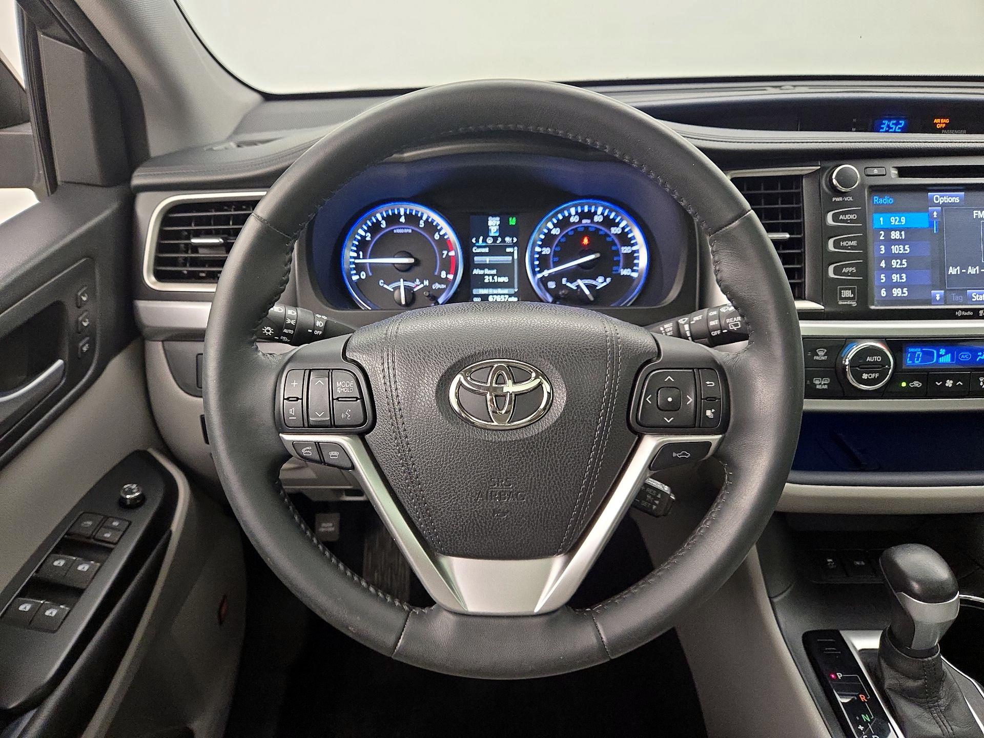 Thumbnail: 2015 Toyota Highlander - 10